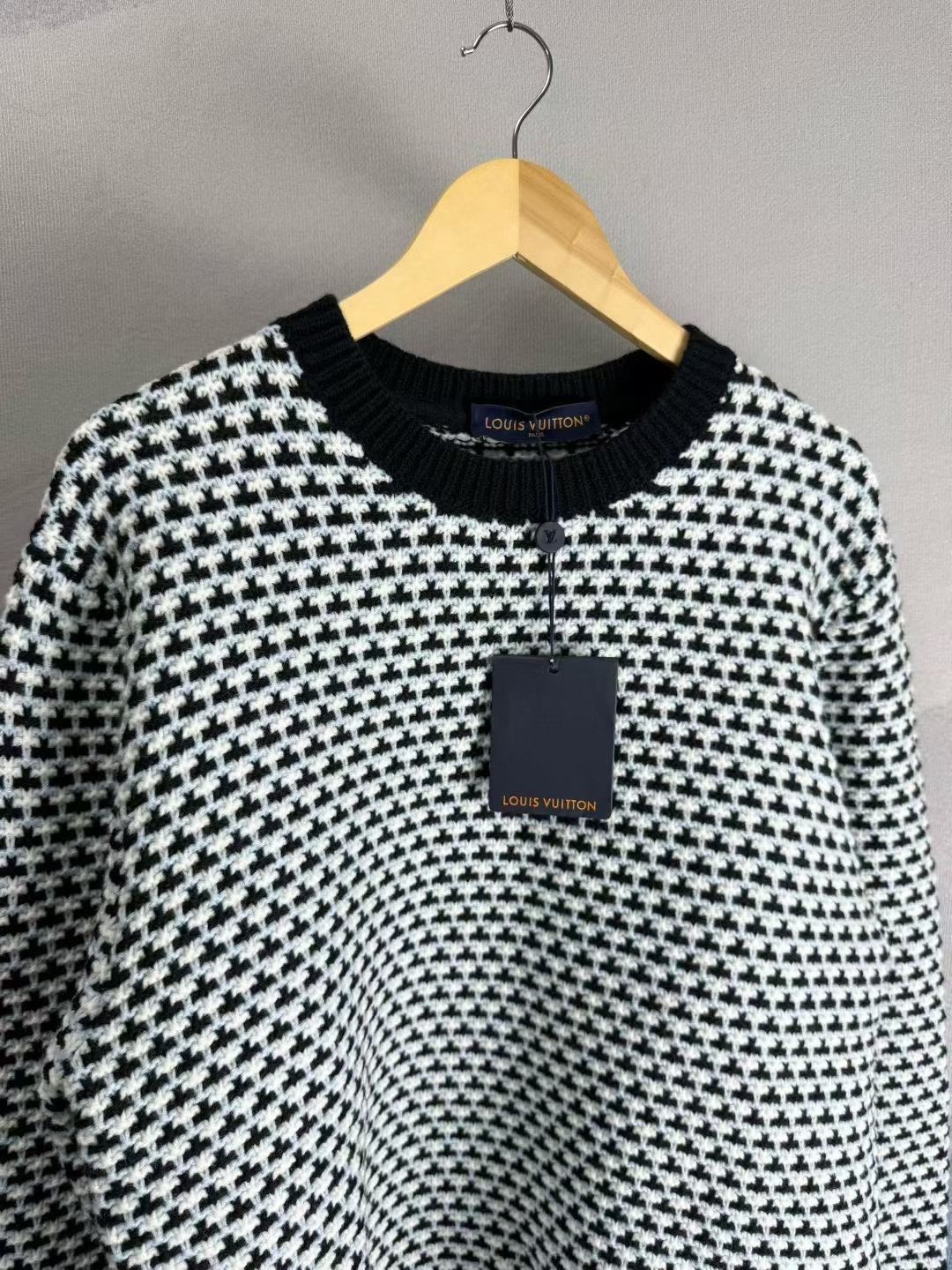 Louis Vuitton Louis Vuitton Houndstooth Wool Sweater Size US S / EU 44-46 / 1 - 2 Thumbnail