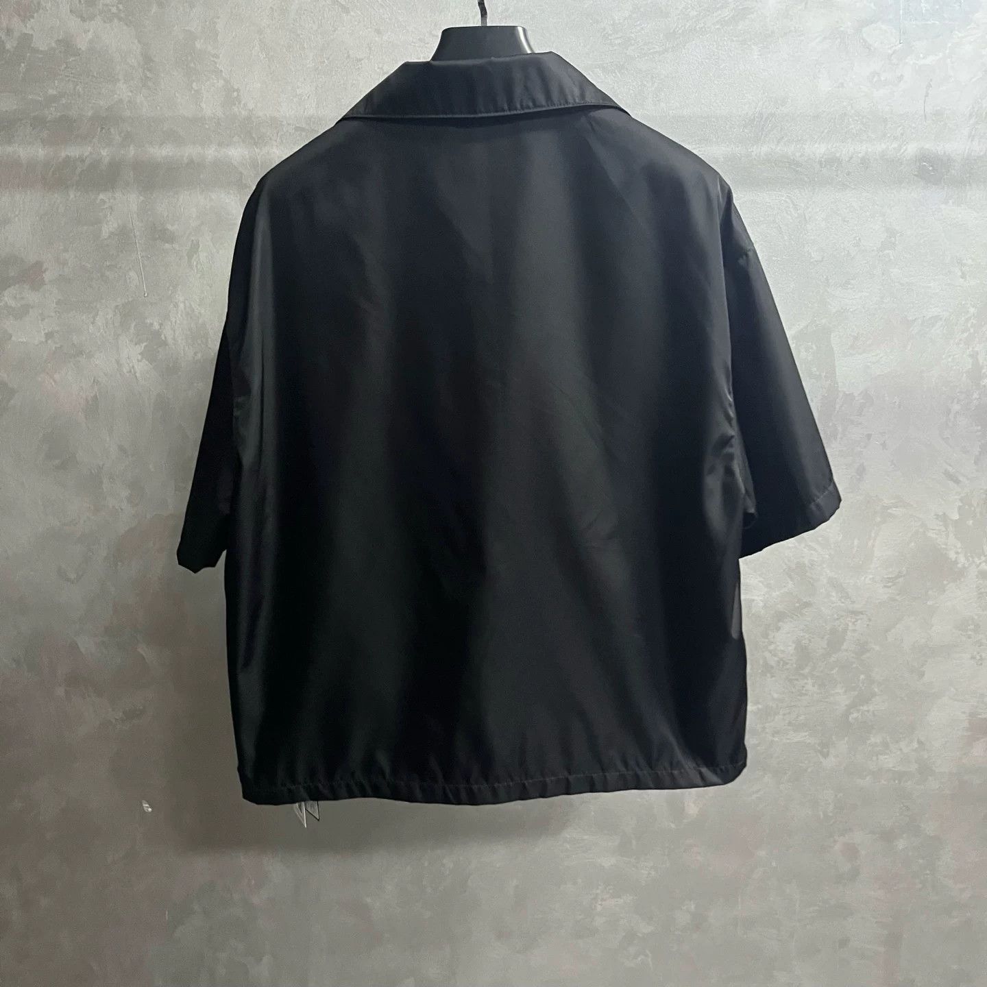 Prada Prada Black Enamel Triangle Logo Short-sleeve Shirt Size US M / EU 48-50 / 2 - 5 Thumbnail