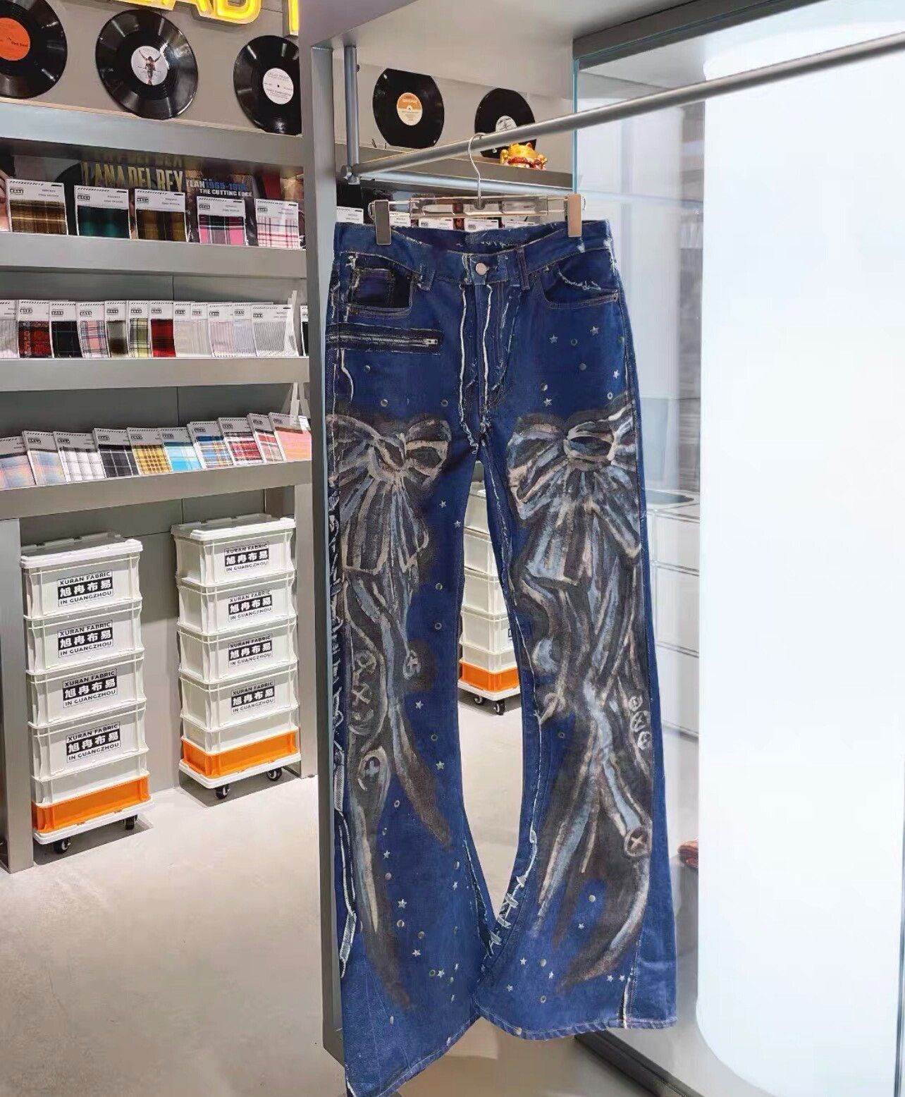 Acne Studios Acne Studios Bow Print Flared Jeans Size 32" / US 10 / IT 46 - 3 Thumbnail