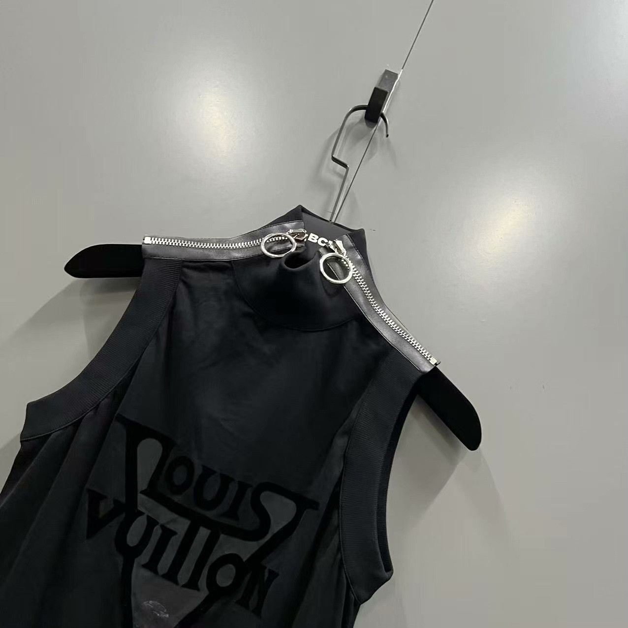 Louis Vuitton Louis Vuitton Black Fleece Logo Vest Size S / US 4 / IT 40 - 2 Thumbnail