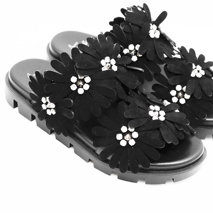 Christian Louboutin Christian Louboutin Christian Louboutin FLORA COOL FLAT leather sandals Leather Shoes 3240159 DUTY FREE for USA Size ONE SIZE - 11 Thumbnail