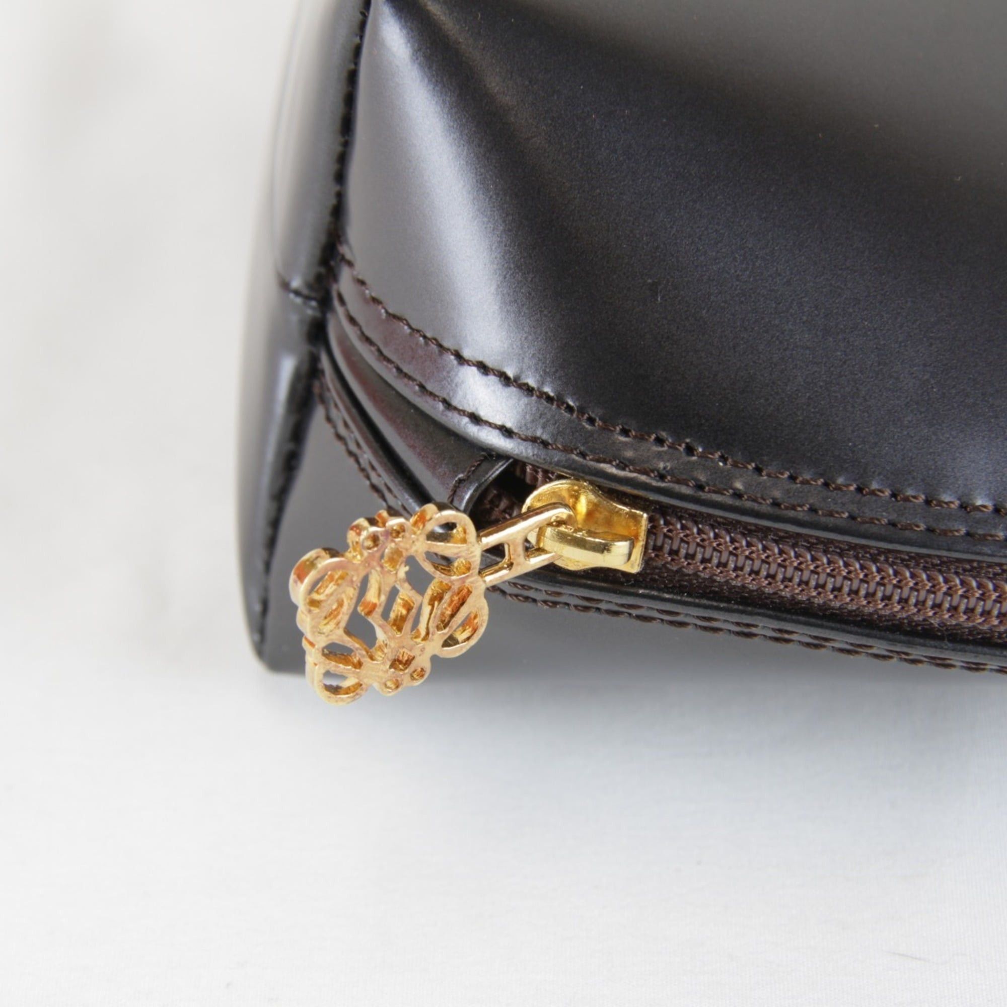 Loewe LOEWE Anagram Pouch, Leather, Black, 100g, Women's Size ONE SIZE - 5 Thumbnail