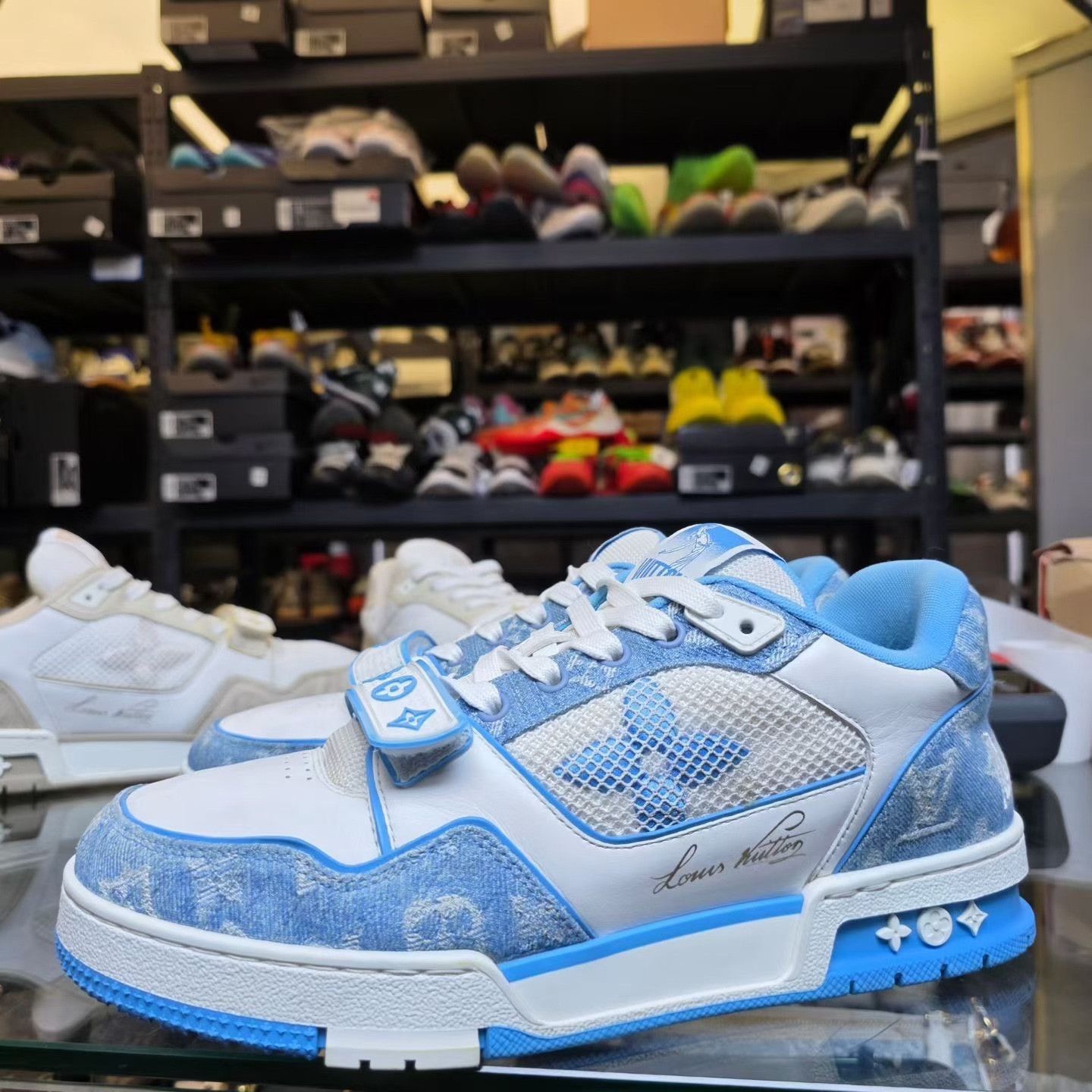 Louis Vuitton White Blue LV Trainer Sneaker Size 41 Size US 8 / EU 41 - 3 Thumbnail