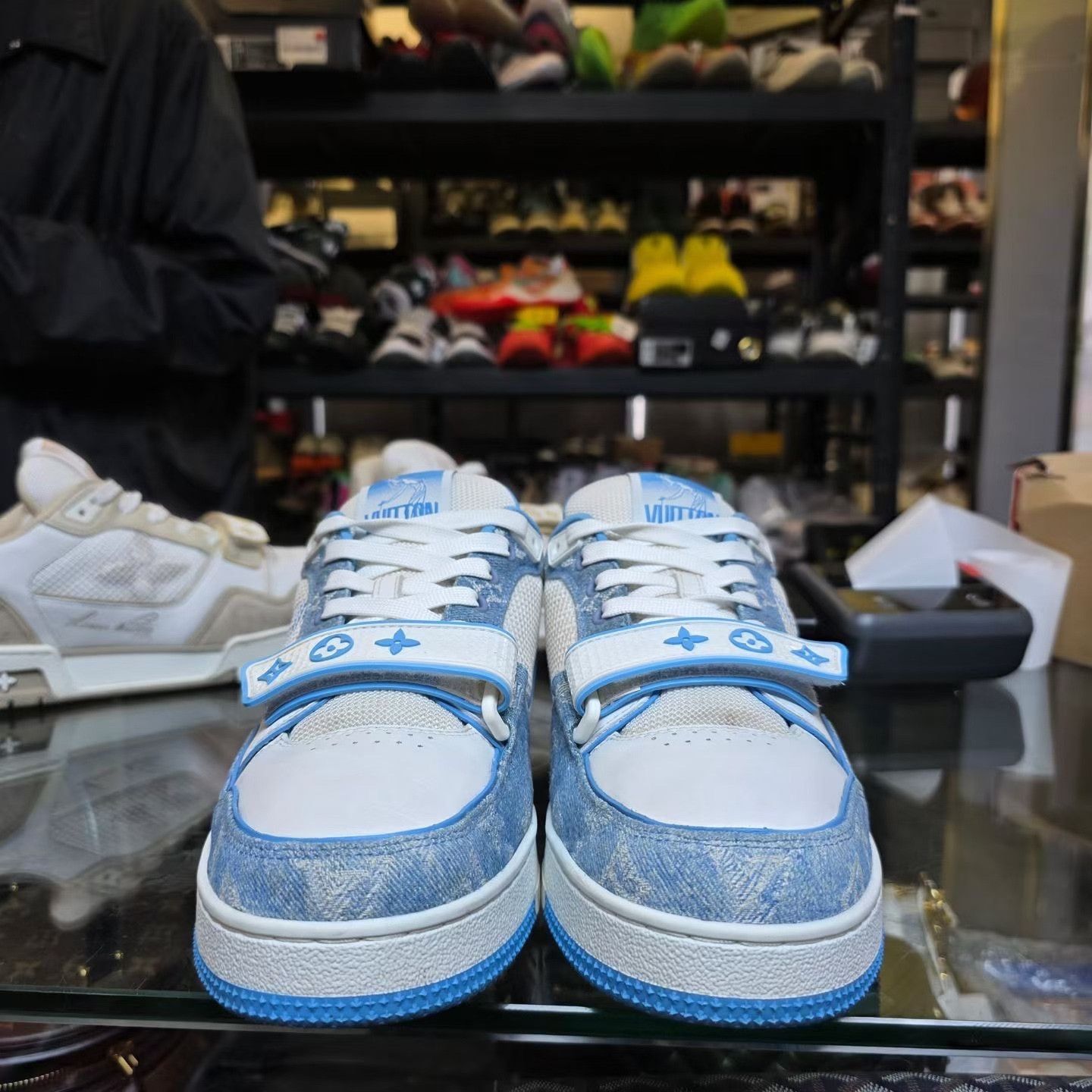 Louis Vuitton White Blue LV Trainer Sneaker Size 41 Size US 8 / EU 41 - 2 Thumbnail