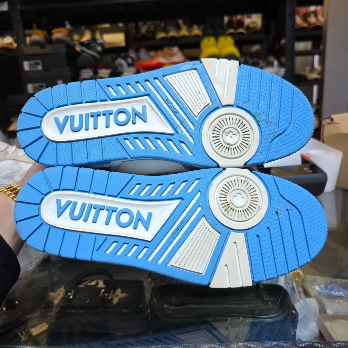Louis Vuitton White Blue LV Trainer Sneaker Size 41 Size US 8 / EU 41 - 4 Thumbnail