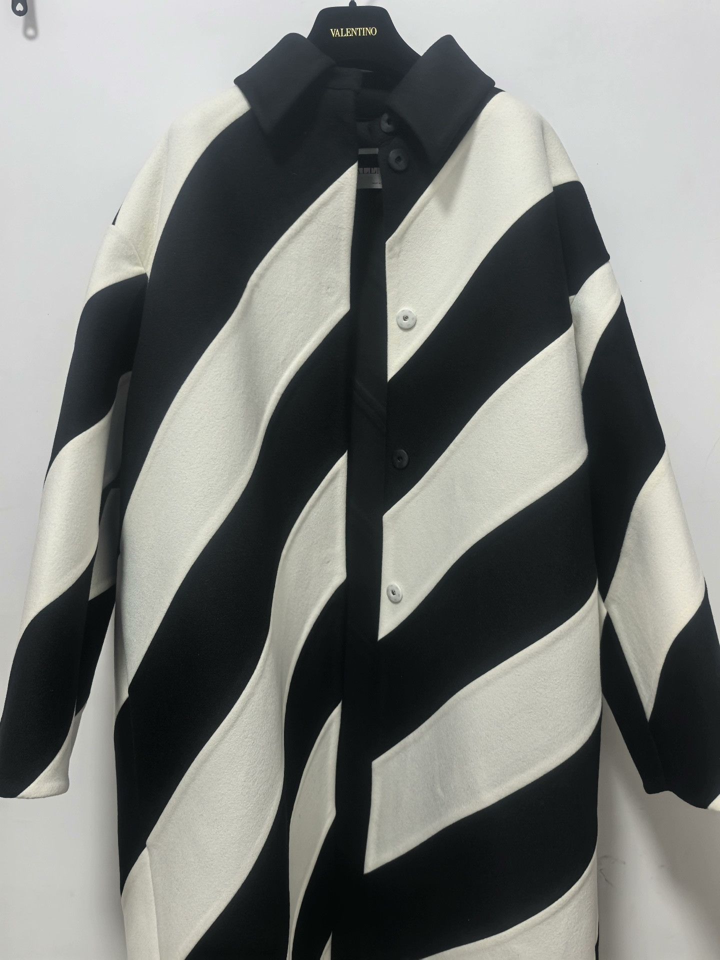 Valentino Valentino FW23 Diagonal Stripe Coat Size S / US 4 / IT 40 - 6 Thumbnail