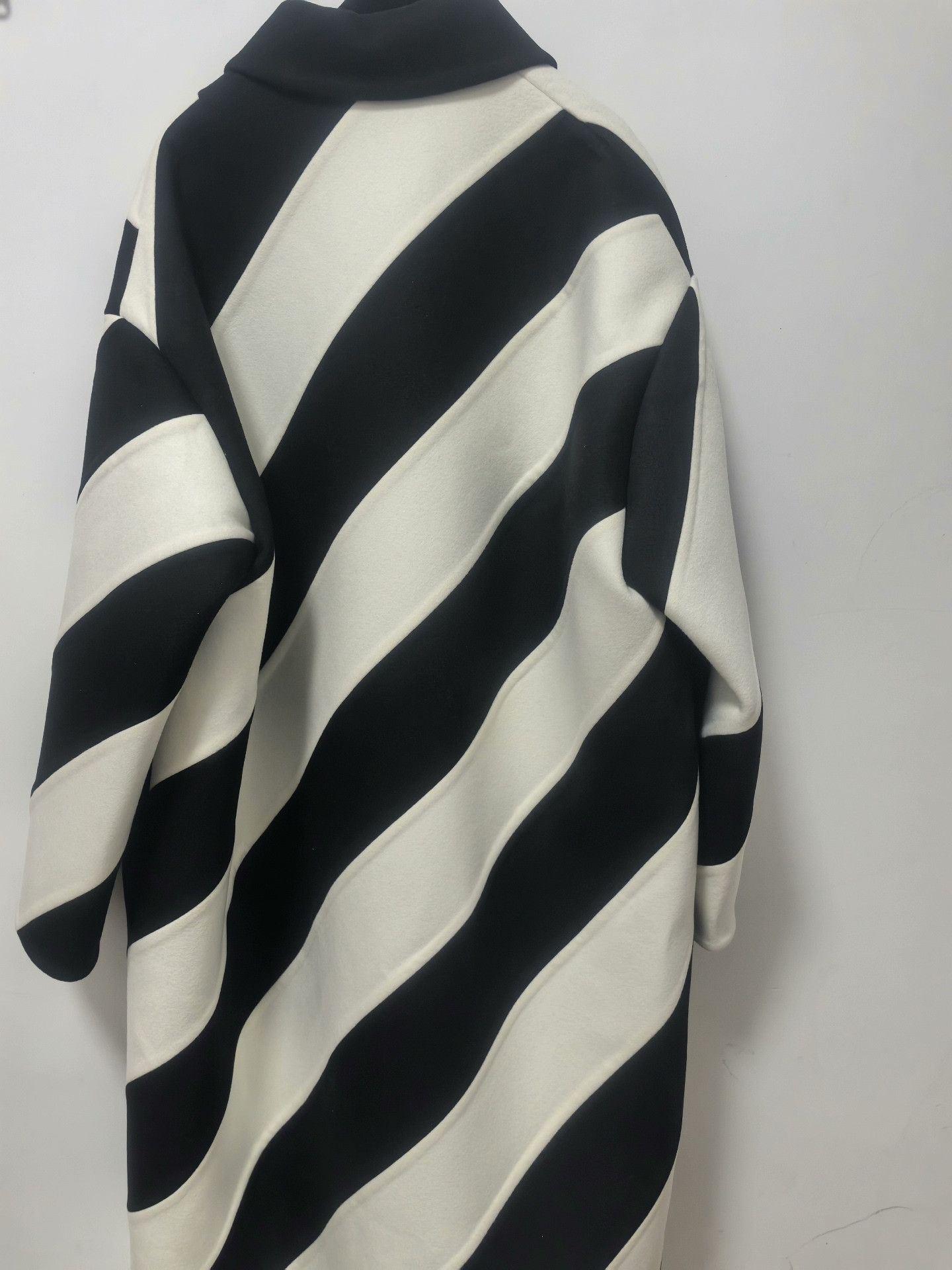 Valentino Valentino FW23 Diagonal Stripe Coat Size S / US 4 / IT 40 - 7 Thumbnail