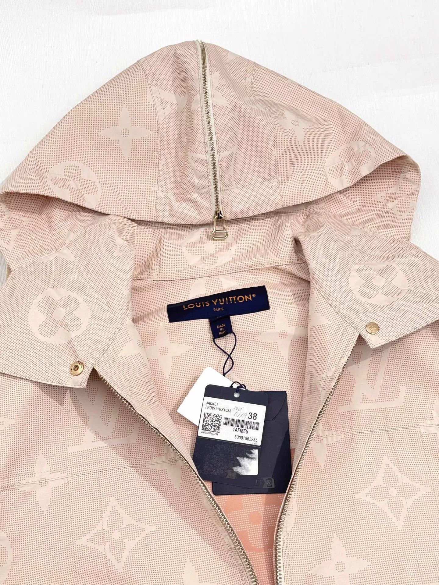 Louis Vuitton Louis Vuitton Flight Mode Pink Coat Size S / US 4 / IT 40 - 4 Thumbnail