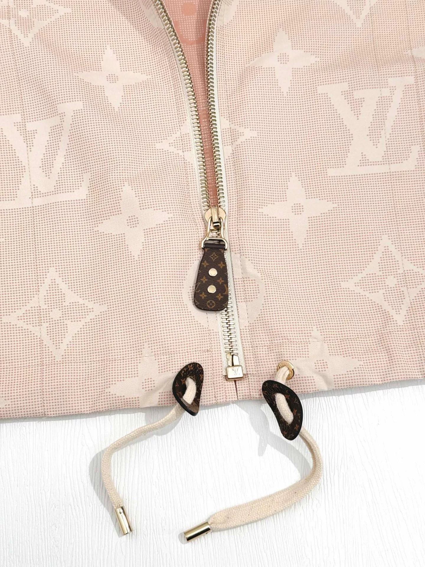 Louis Vuitton Louis Vuitton Flight Mode Pink Coat Size S / US 4 / IT 40 - 5 Thumbnail