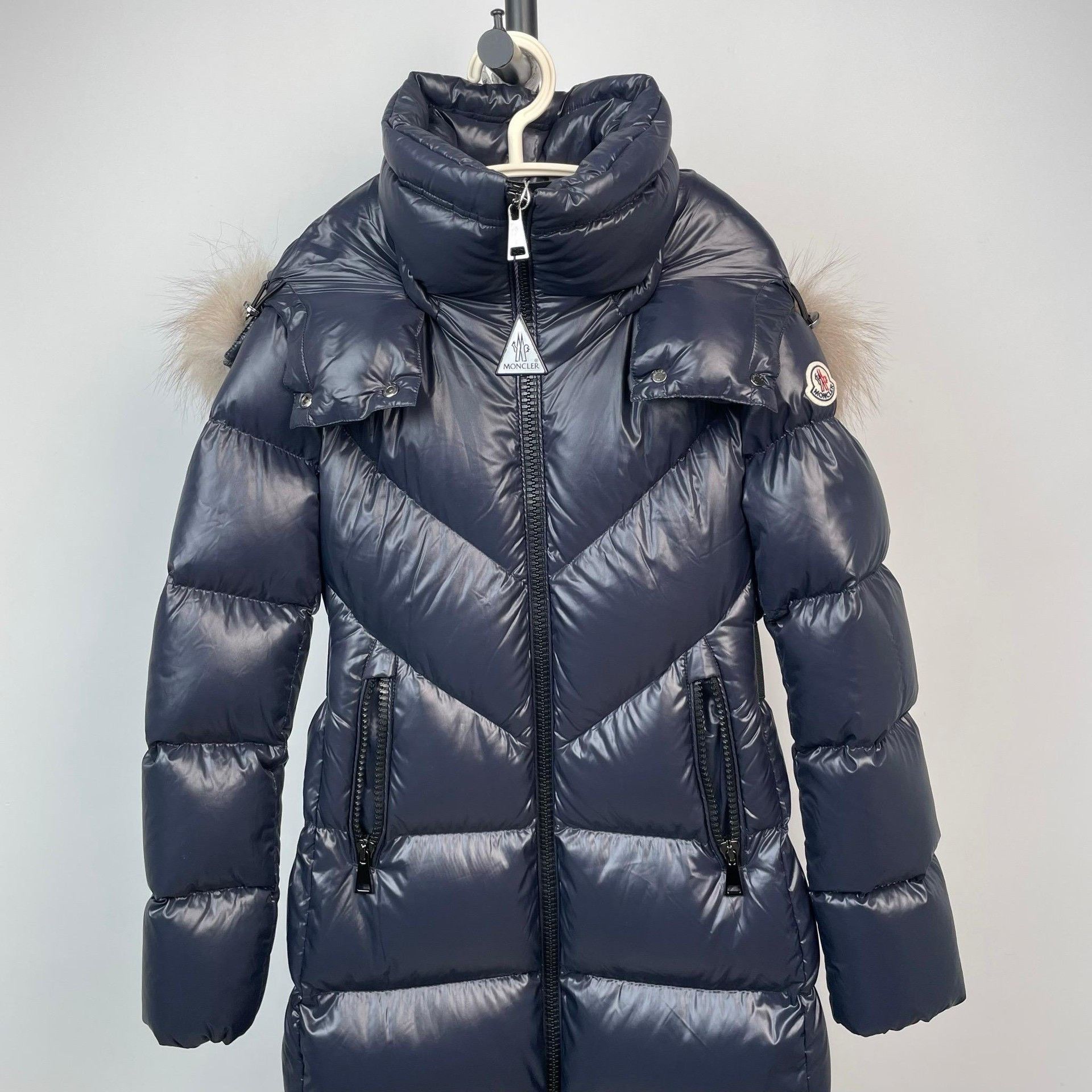 Moncler Moncler Long Shiny V-Quilted Fur Collar Down Jacket Size XS / US 0-2 / IT 36-38 - 3 Thumbnail