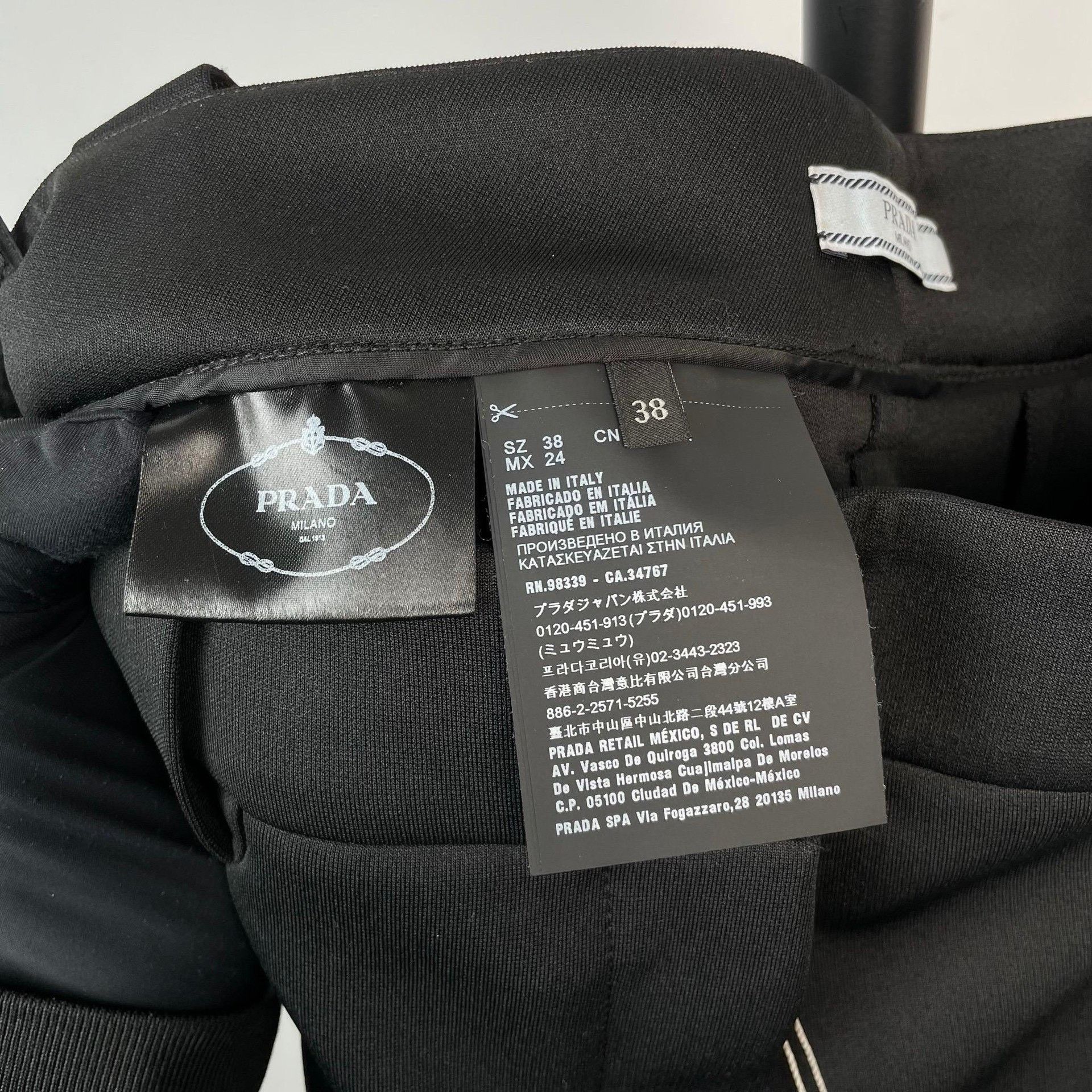 Prada Prada Black Triangle Logo Cycling Shorts Size 38" / US 16 / IT 52 - 6 Thumbnail