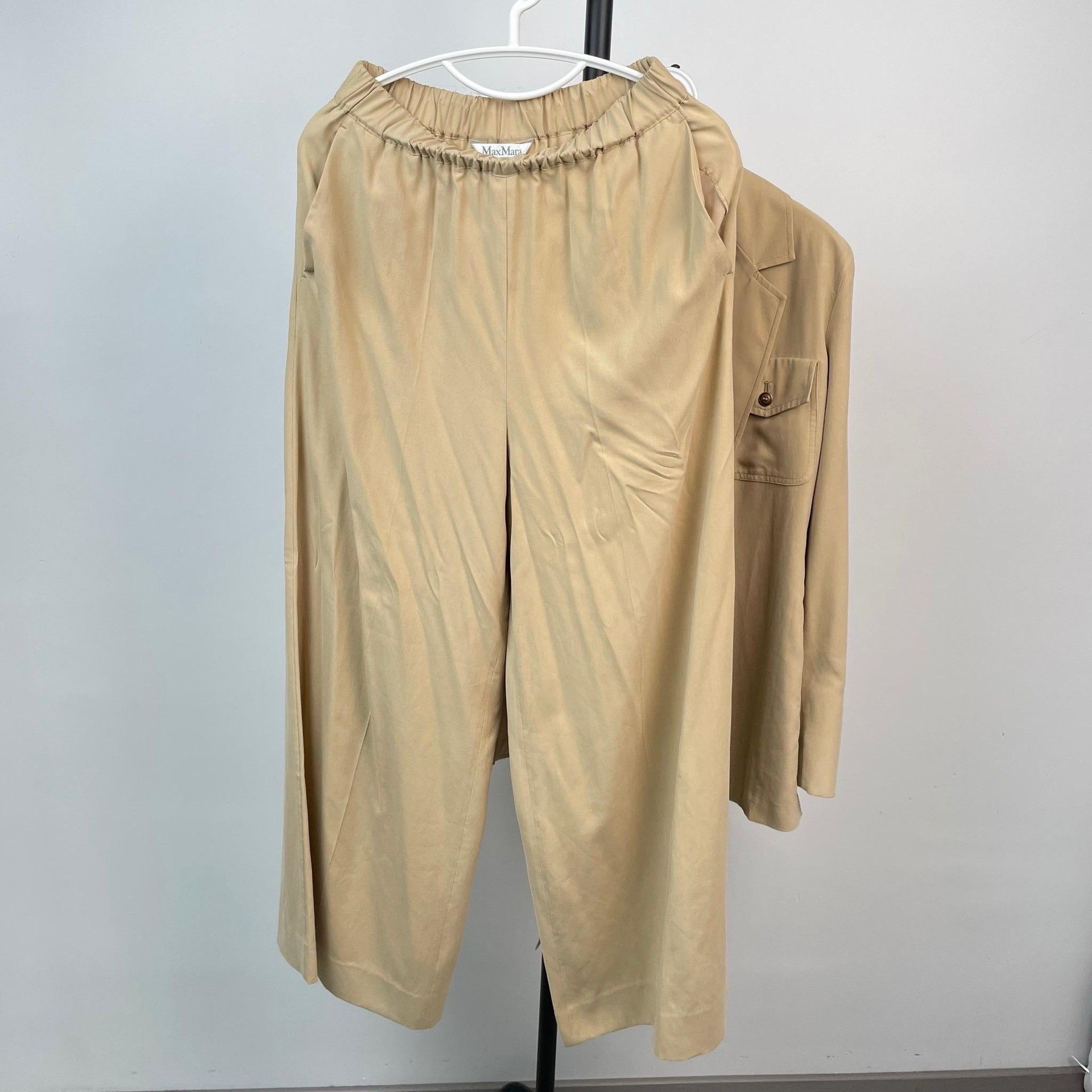 Max Mara Maxmara Beige Silk Jacket & Pants Suit Size XXS / US 00 / IT 34 - 4 Thumbnail