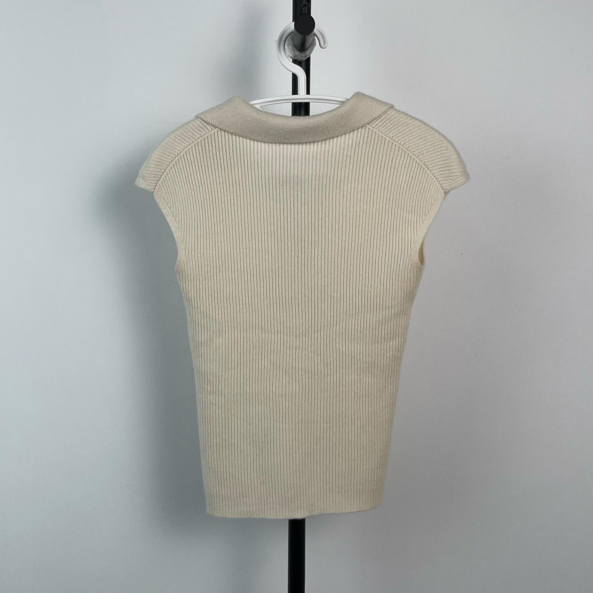 Dior Christian Dior Beige Bee Embroidery Cashmere Sleeveless Knit Top Size XXS / US 00 / IT 34 - 2 Thumbnail