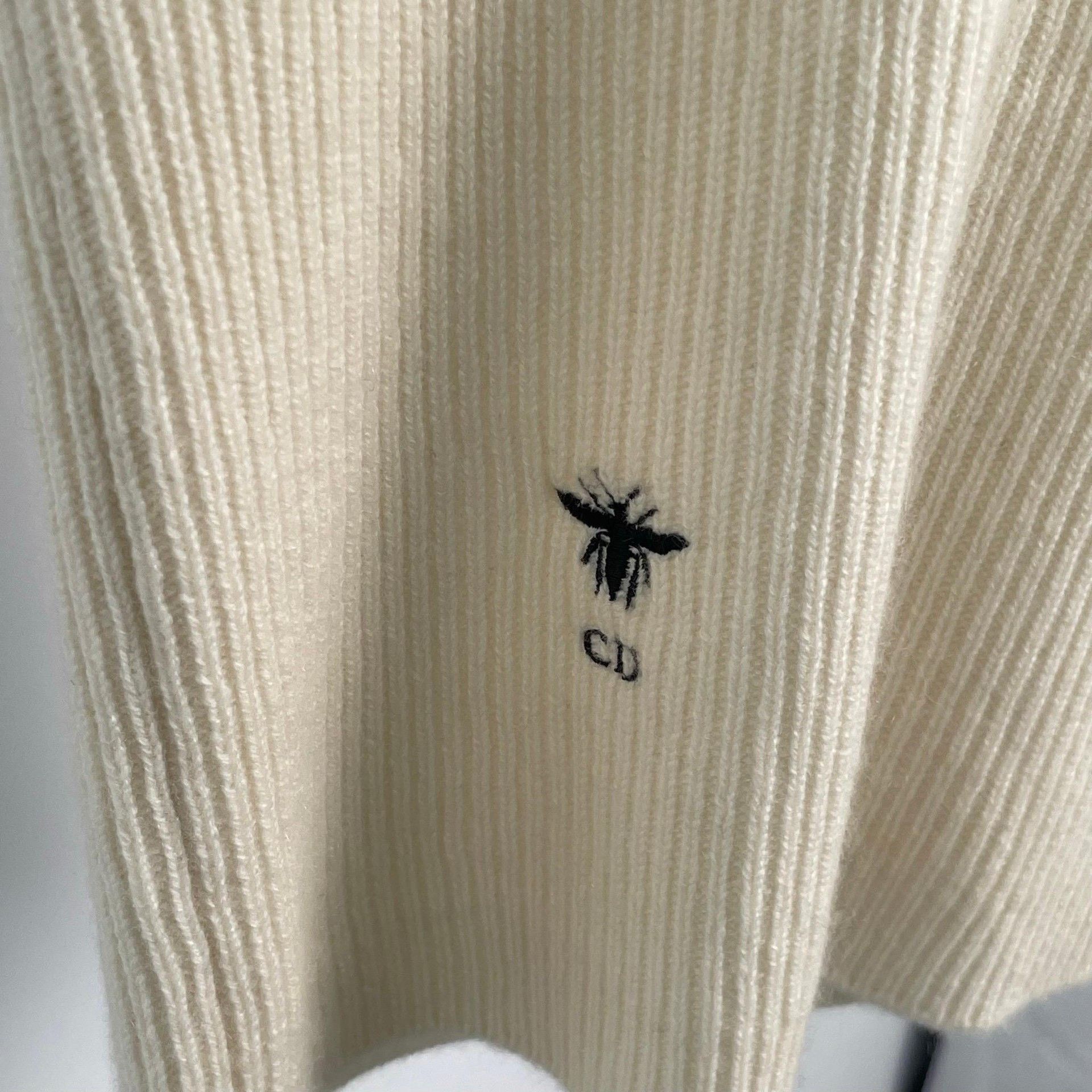 Dior Christian Dior Beige Bee Embroidery Cashmere Sleeveless Knit Top Size XXS / US 00 / IT 34 - 4 Thumbnail