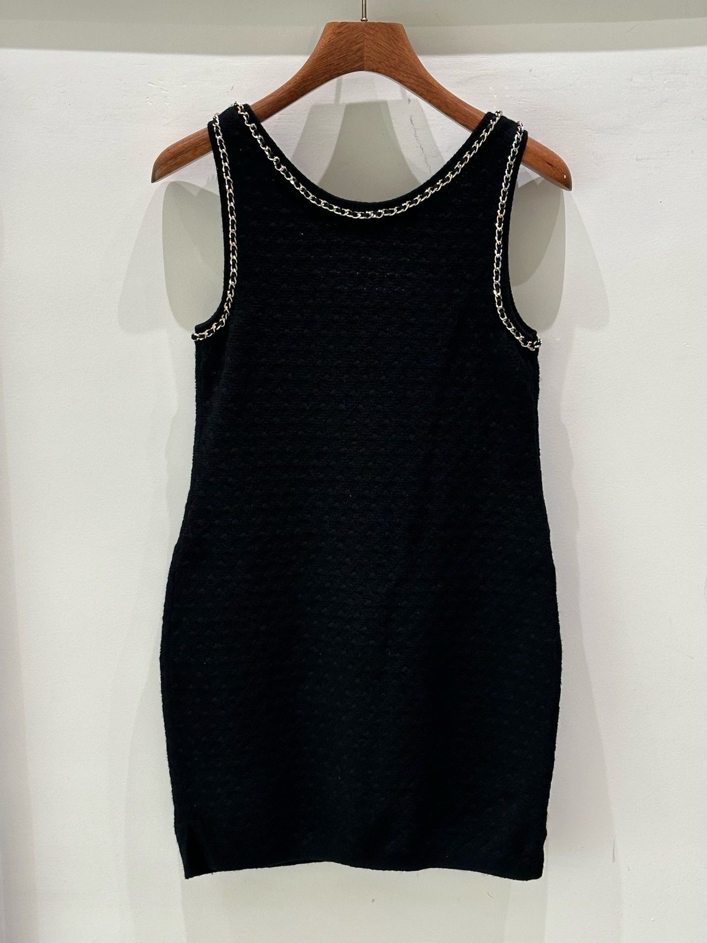 Chanel Chanel Black Sleeveless Knit Dress Chain Trim Size XS / US 0-2 / IT 36-38 - 2 Thumbnail