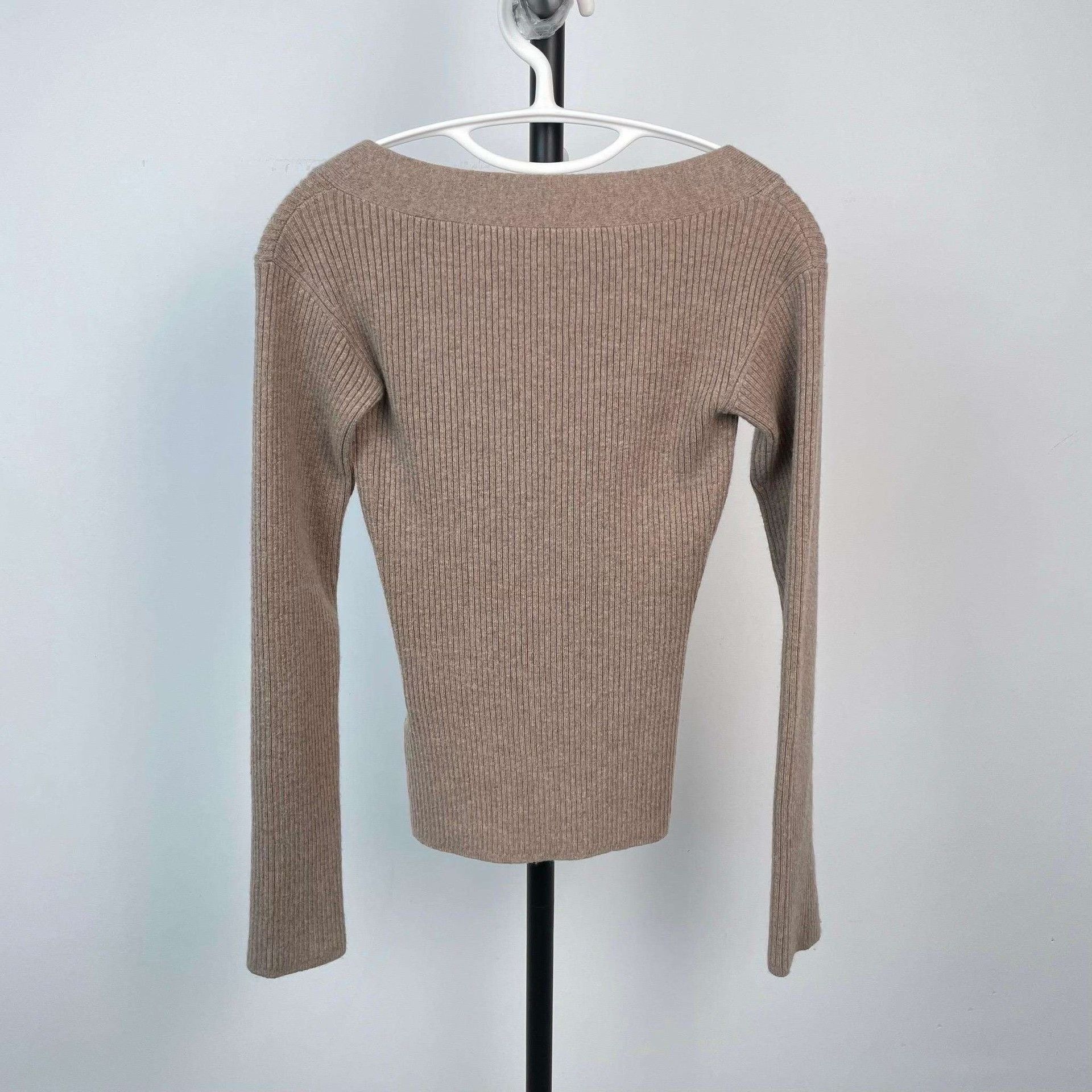 Max Mara MaxMara Brown V-Neck Knit Cardigan Size XS / US 0-2 / IT 36-38 - 2 Thumbnail