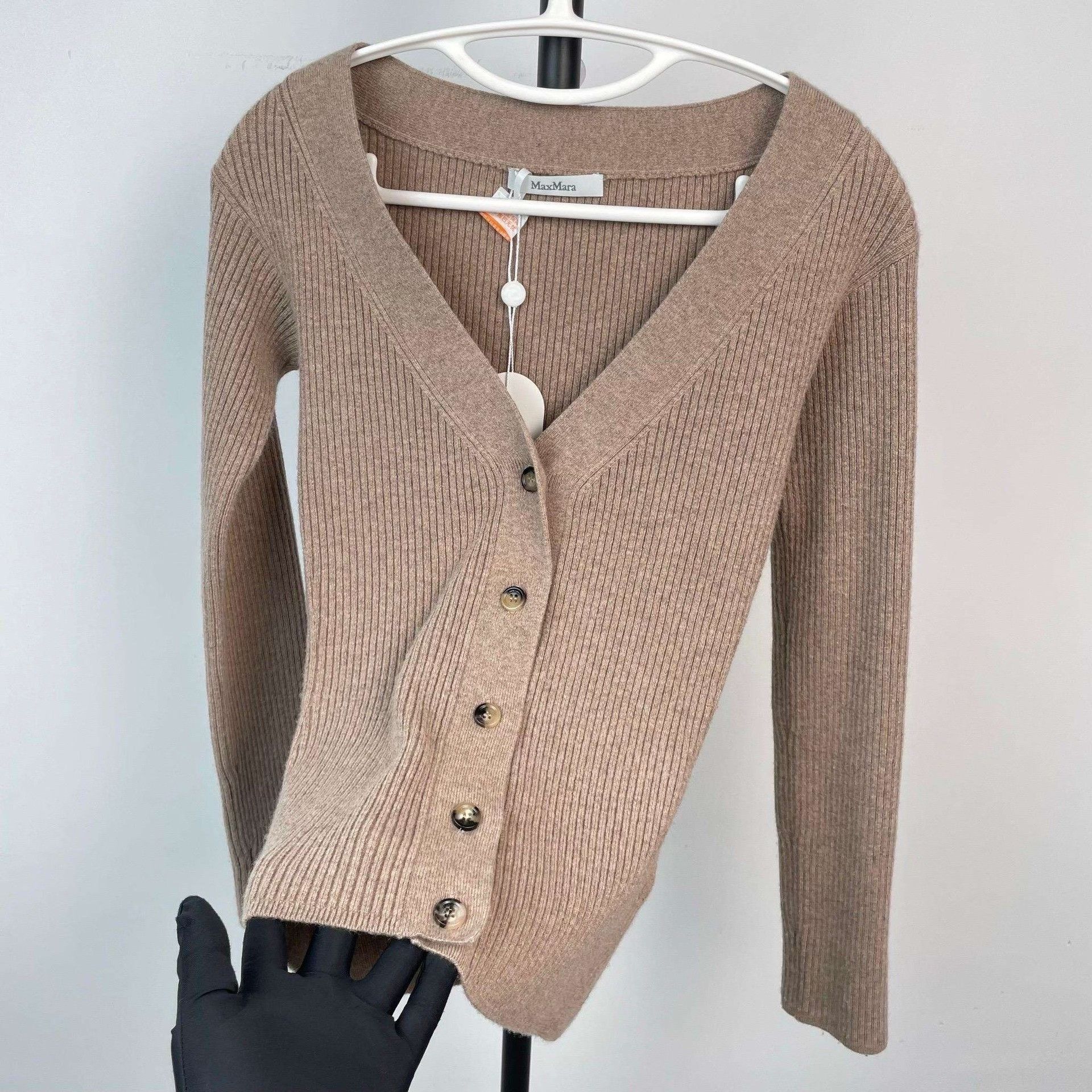 Max Mara MaxMara Brown V-Neck Knit Cardigan Size XS / US 0-2 / IT 36-38 - 5 Thumbnail