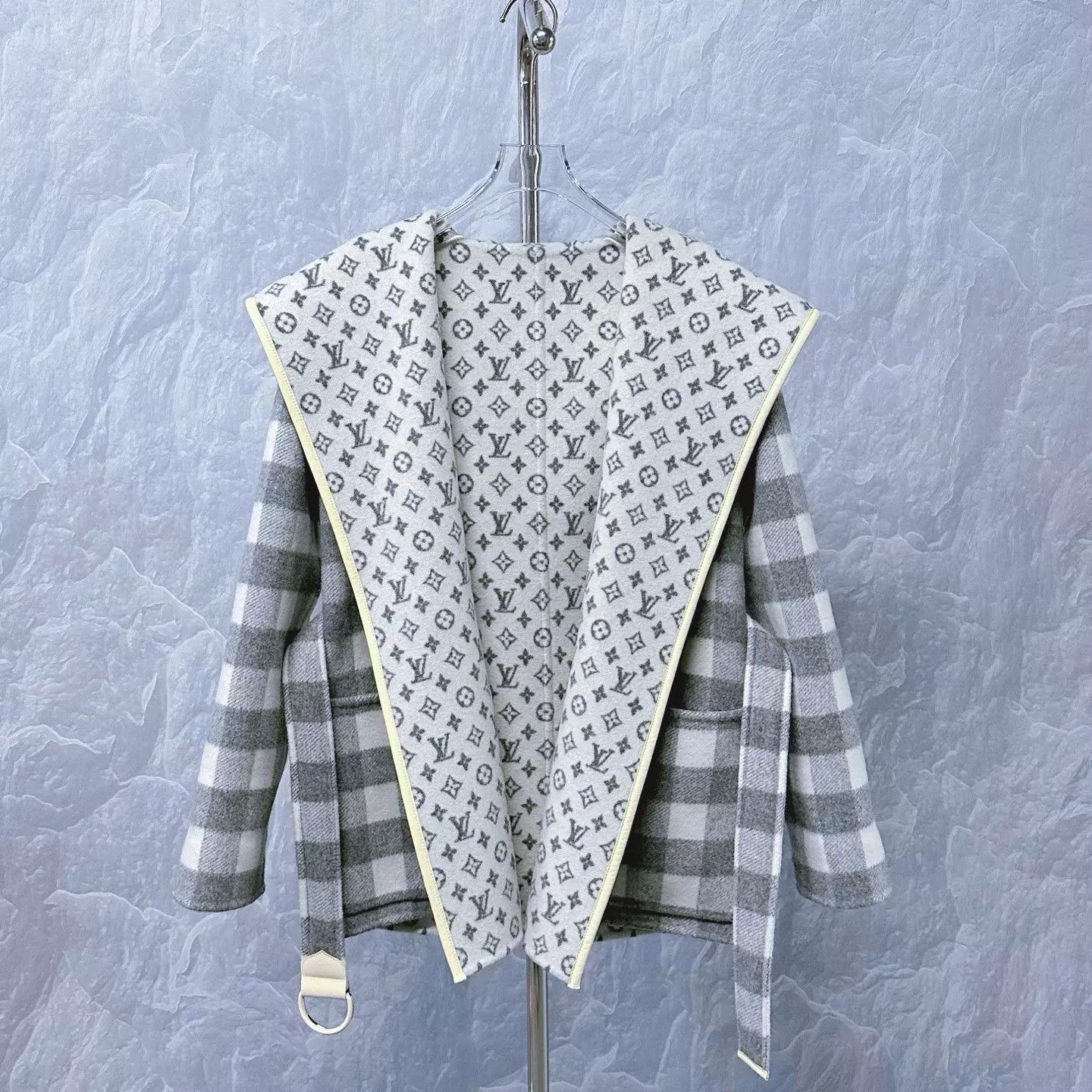 Louis Vuitton Louis Vuitton SS26 Double-Sided Checkered Hooded Coat Size XS / US 0-2 / IT 36-38 - 2 Thumbnail