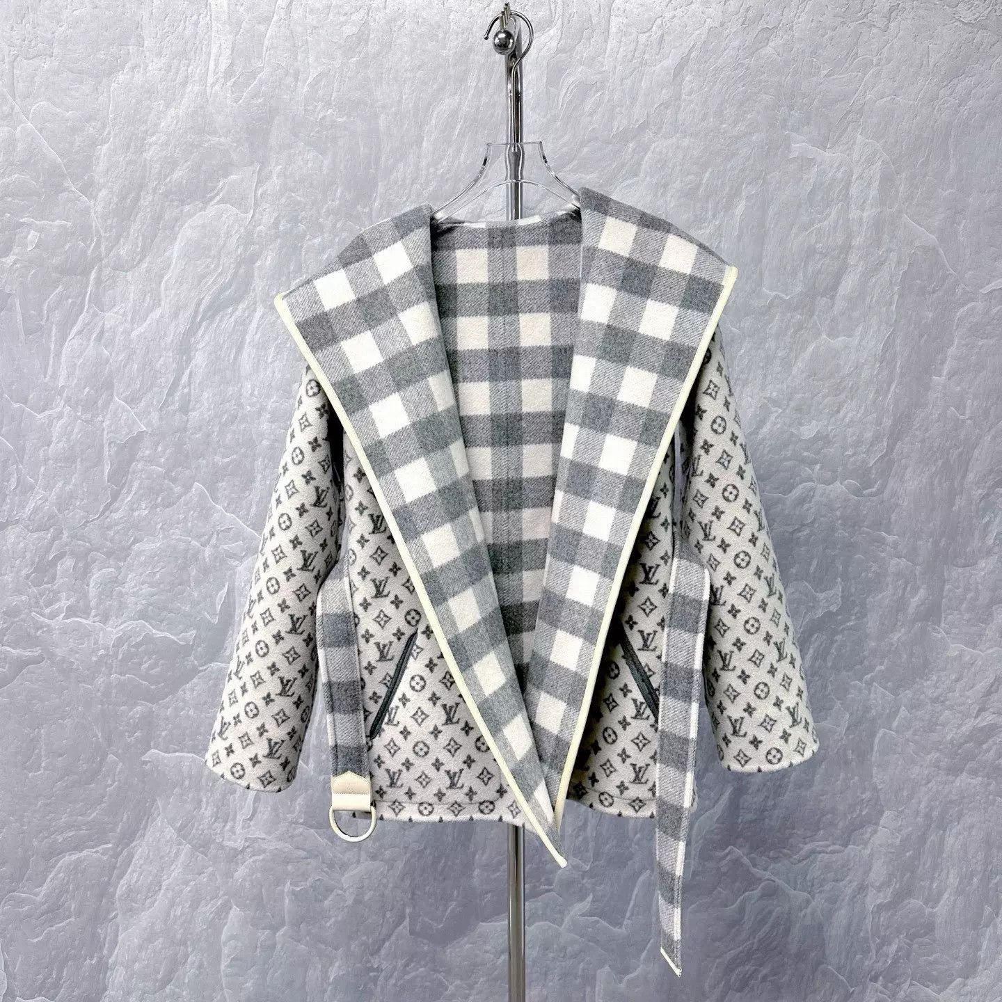 Louis Vuitton Louis Vuitton SS26 Double-Sided Checkered Hooded Coat Size XS / US 0-2 / IT 36-38 - 4 Thumbnail