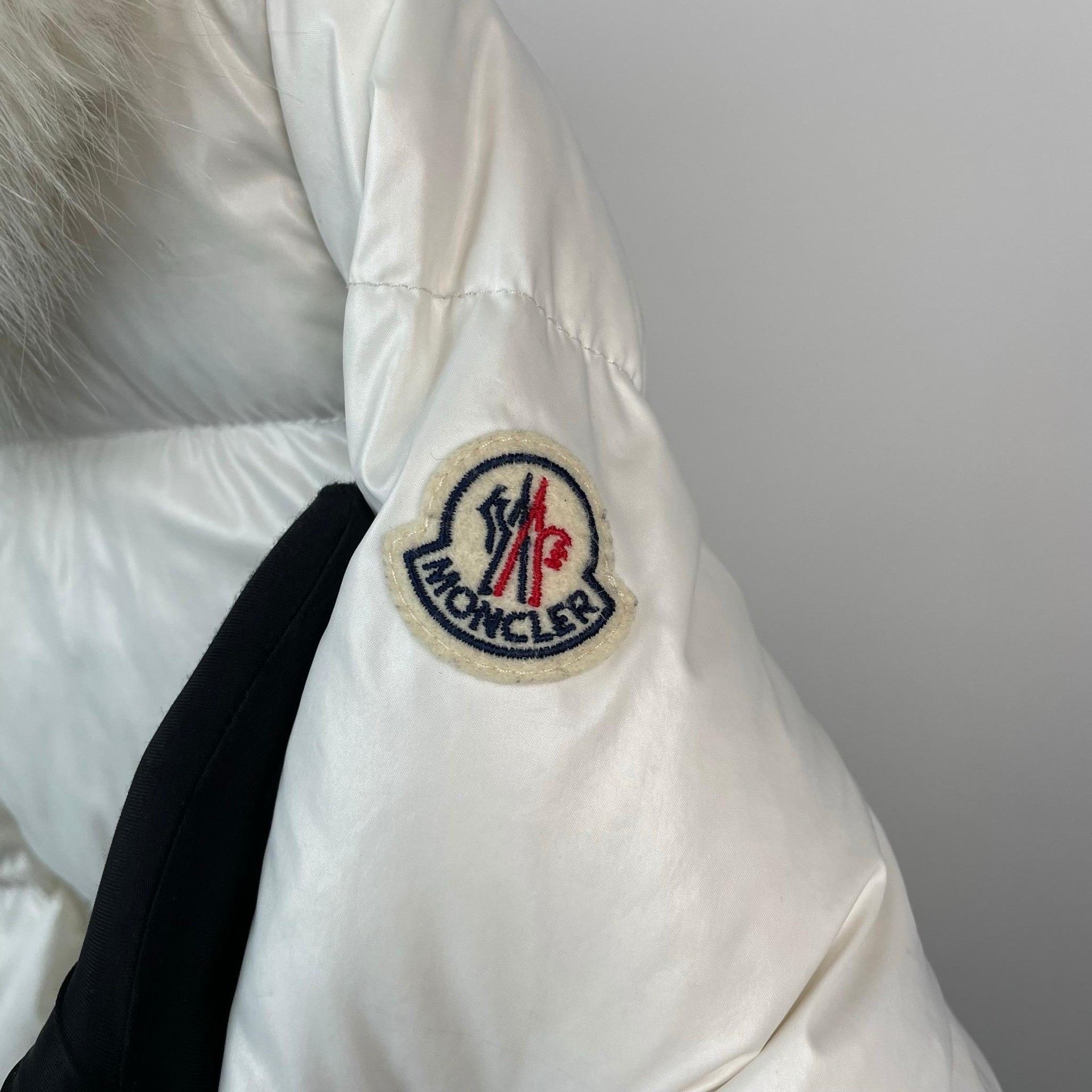 Moncler Moncler Laiche White Fur Collar Down Jacket Size L / US 10 / IT 46 - 3 Thumbnail