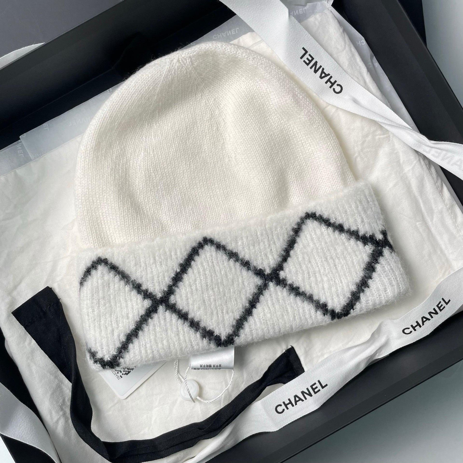Chanel Chanel Black White Diamond Double C Beanie Size ONE SIZE - 5 Thumbnail