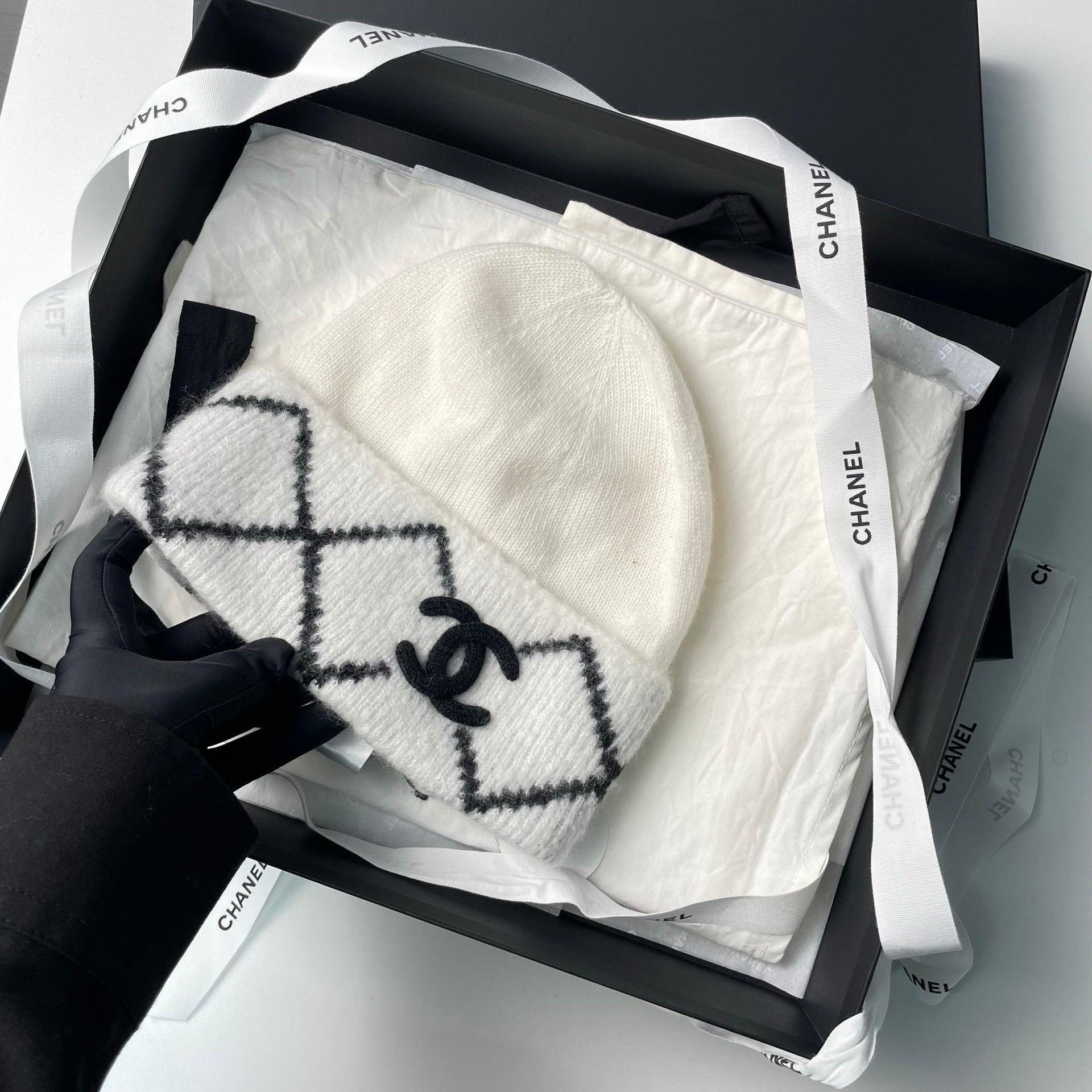 Chanel Chanel Black White Diamond Double C Beanie Size ONE SIZE - 2 Thumbnail