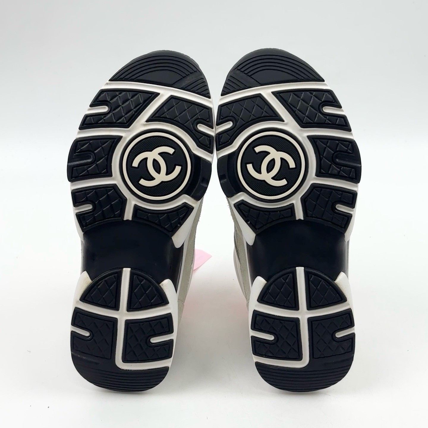 Chanel Chanel Silver White CC Logo Sneakers Size US 5 / IT 35 - 6 Thumbnail