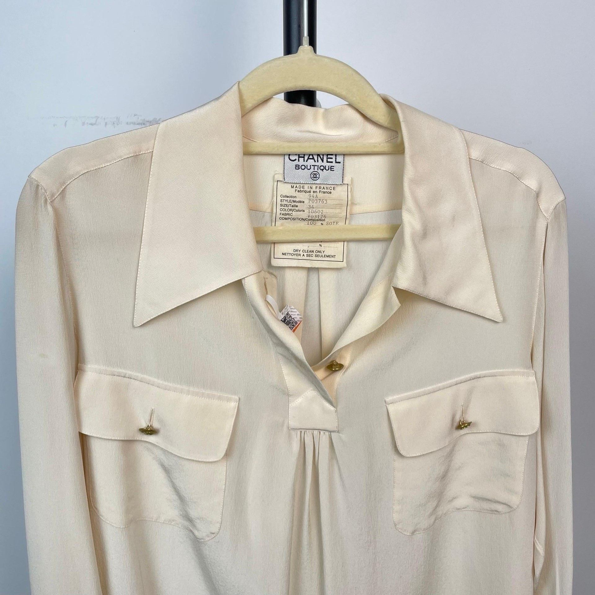 Chanel Chanel Ivory Gold Button Long-Sleeve Shirt Size XXS / US 00 / IT 34 - 3 Thumbnail