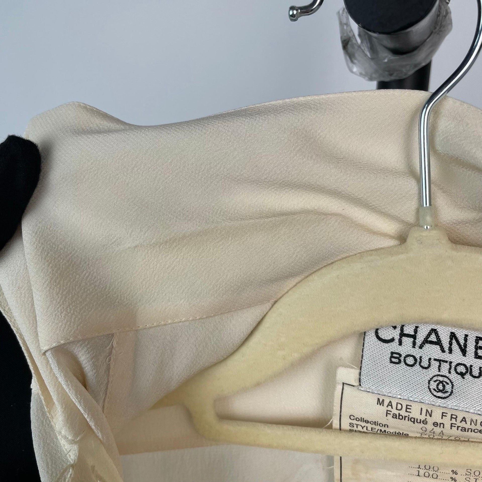 Chanel Chanel Ivory Gold Button Long-Sleeve Shirt Size XXS / US 00 / IT 34 - 6 Thumbnail