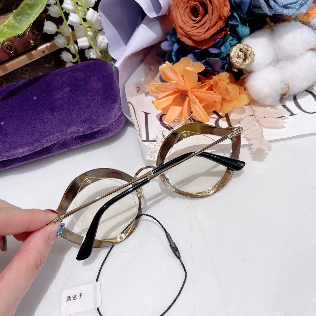 Gucci Gucci Pink Rhinestone Cat-Eye Glasses Size ONE SIZE - 3 Thumbnail