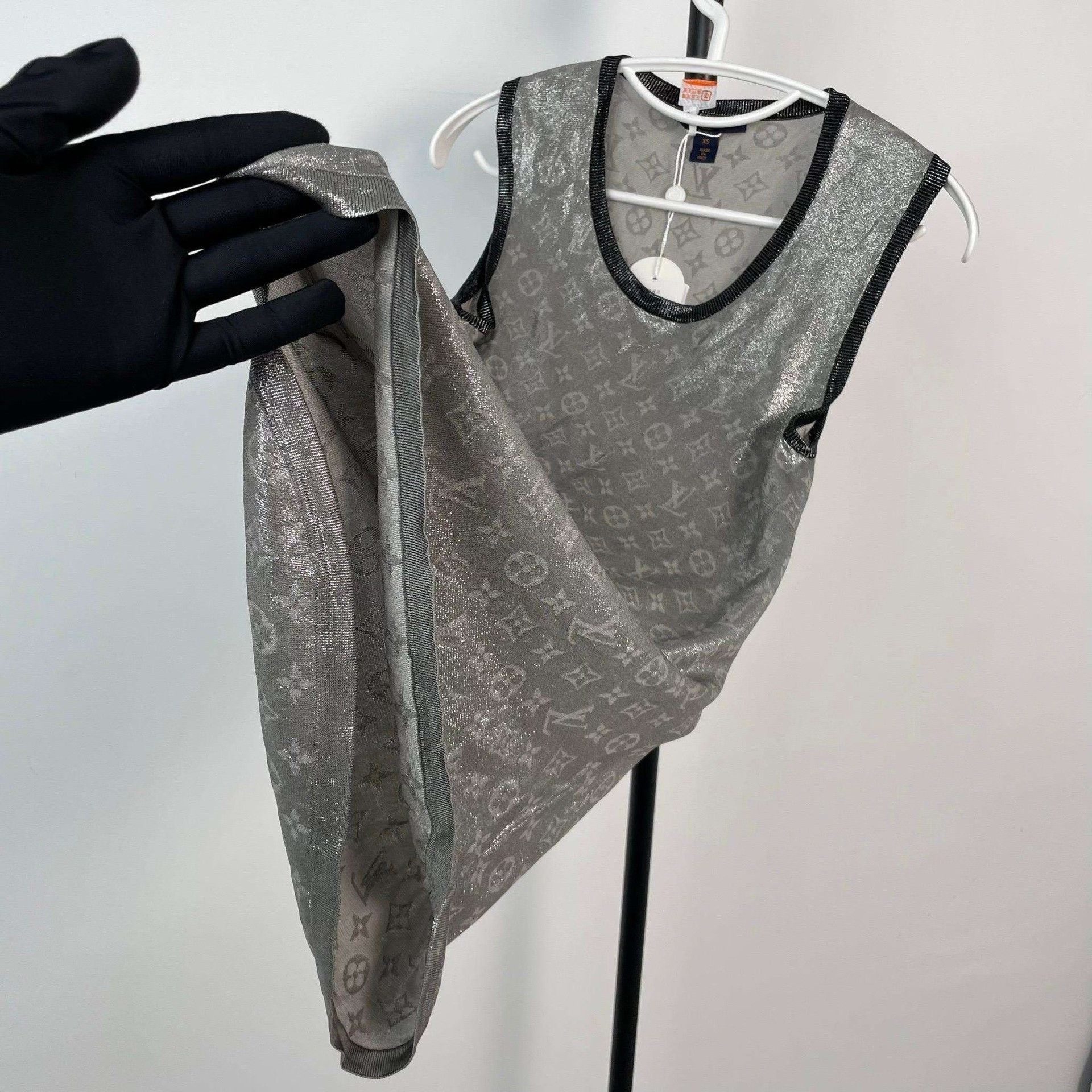 Louis Vuitton Louis Vuitton Silver Metallic Houndstooth Sleeveless Top Size XS / US 0-2 / IT 36-38 - 5 Thumbnail