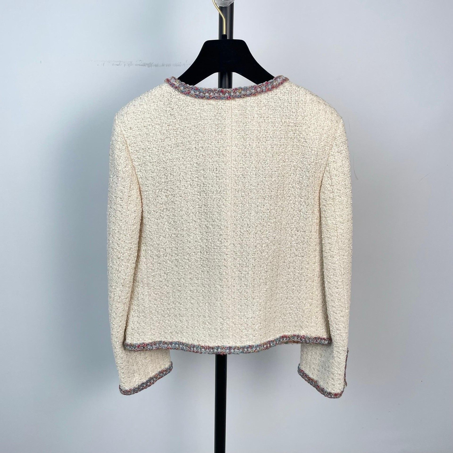 Chanel Chanel Cream Two-Pocket Short Jacket Size XS / US 0-2 / IT 36-38 - 2 Thumbnail