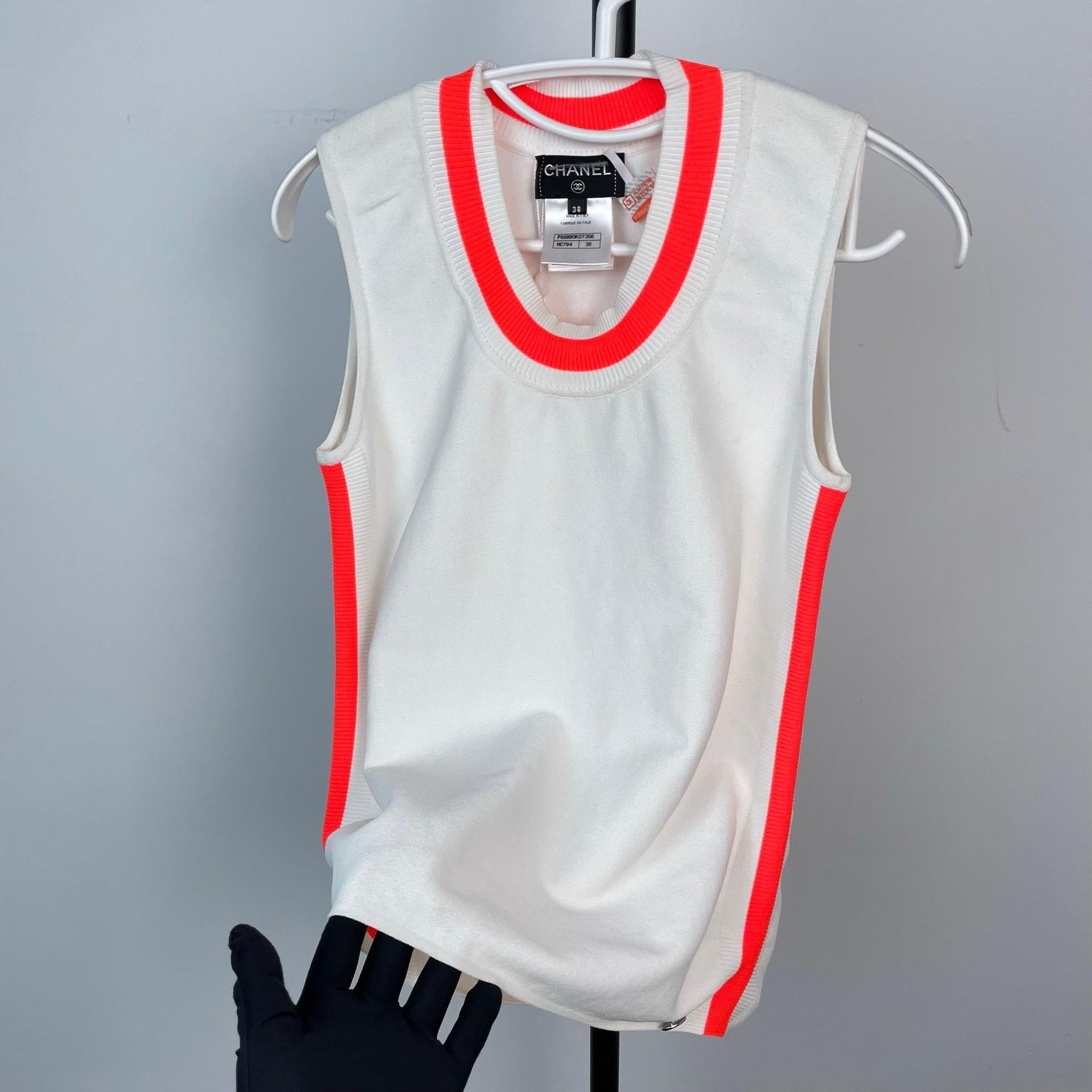 Chanel Chanel White Sleeveless Knit Vest Size S / US 4 / IT 40 - 2 Thumbnail