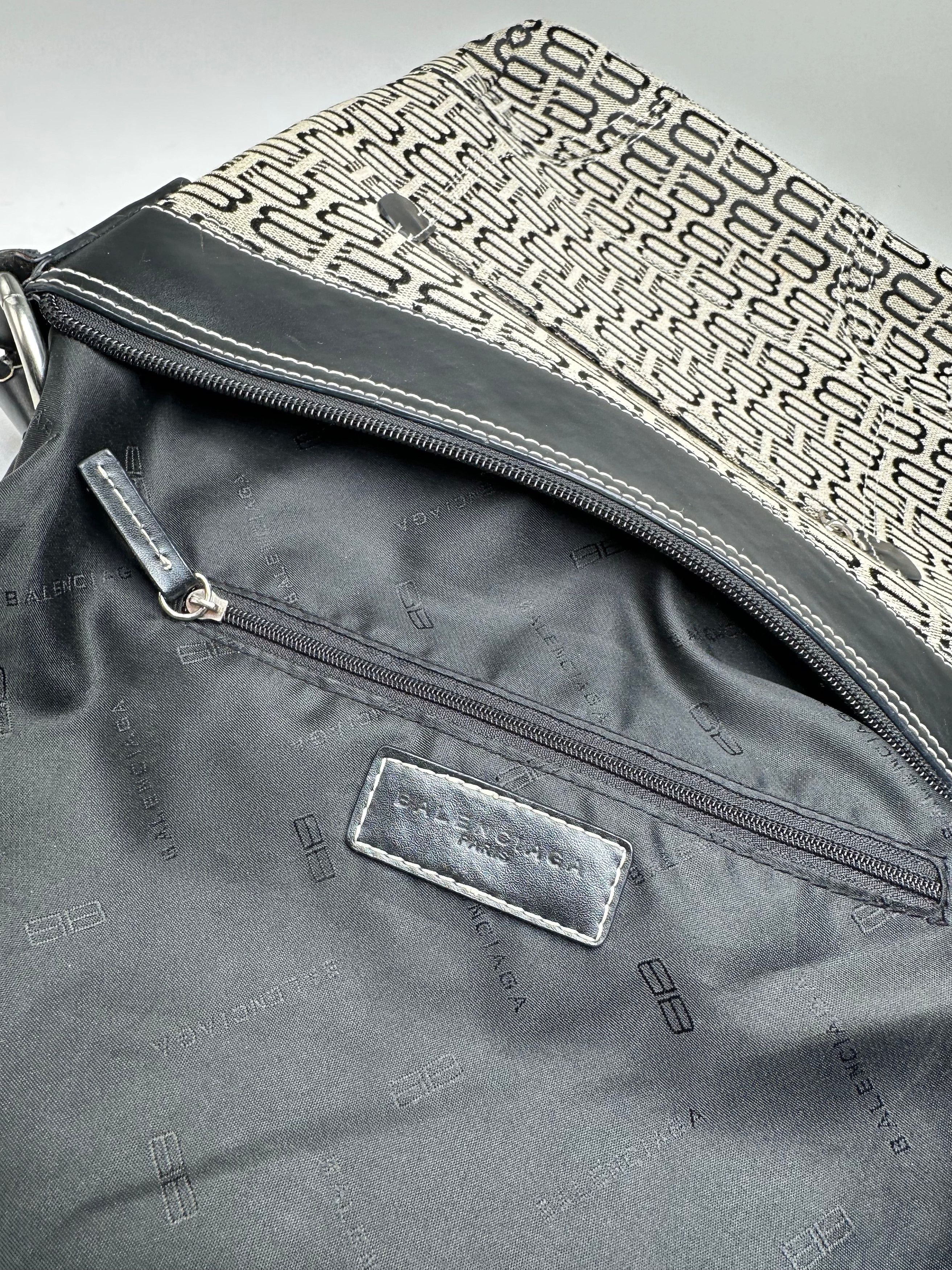 Balenciaga Vintage BB Monogram Canvas Leather Crossbody Bag Beige Black Size ONE SIZE - 4 Thumbnail