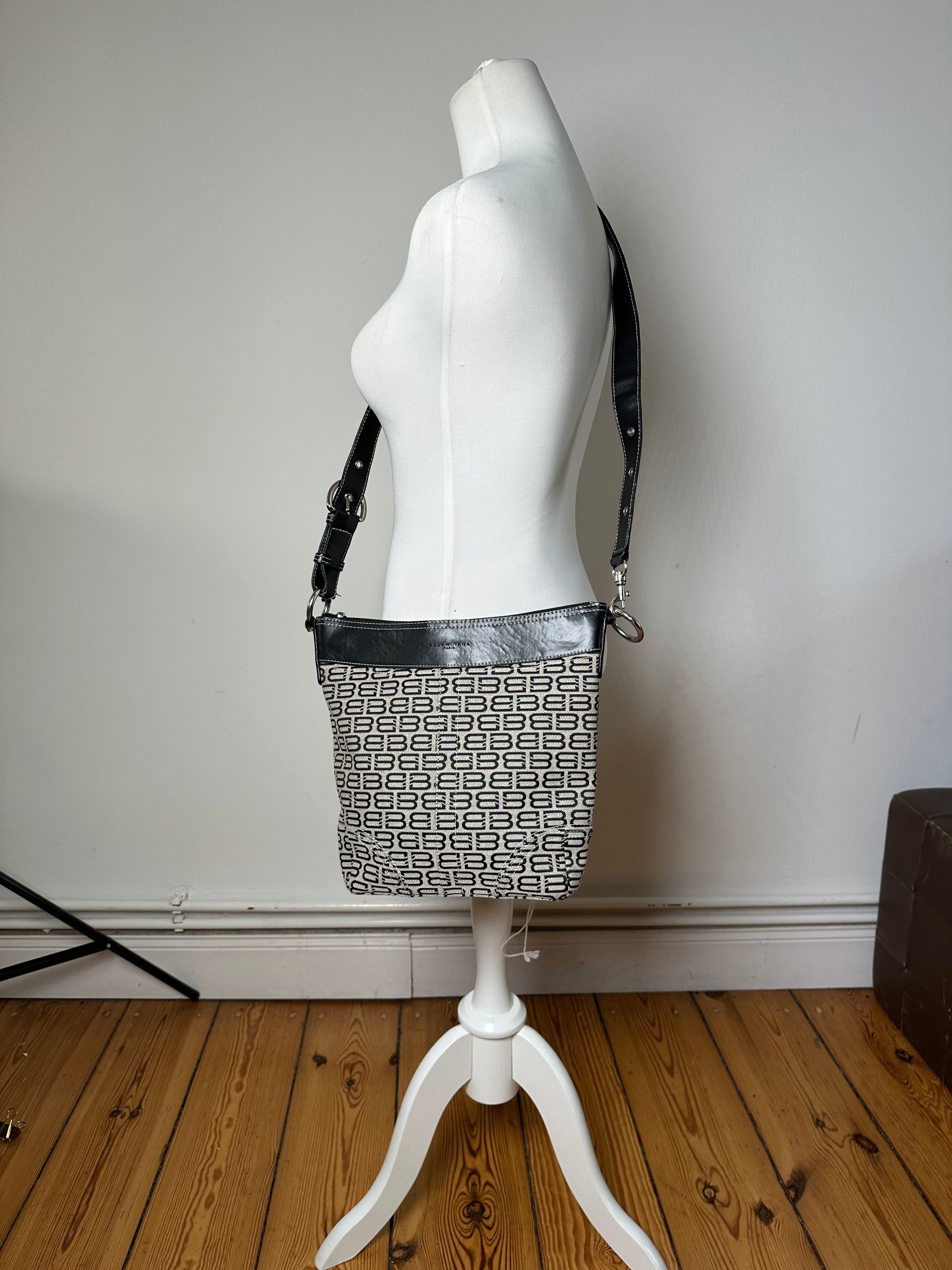Balenciaga Vintage BB Monogram Canvas Leather Crossbody Bag Beige Black Size ONE SIZE - 6 Thumbnail