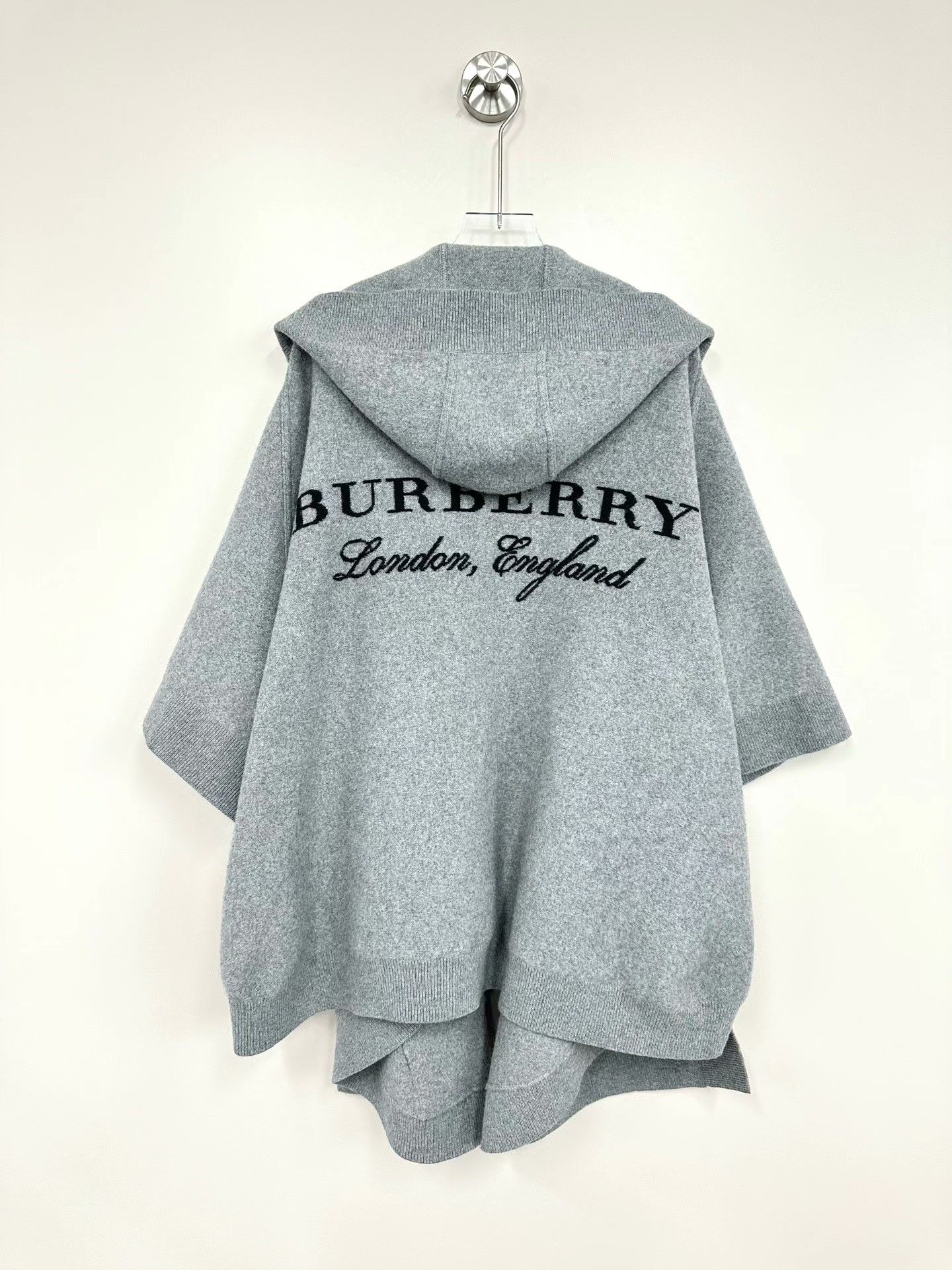 Burberry Burberry Gray Back Logo Hooded Cape Size M / US 6-8 / IT 42-44 - 2 Thumbnail