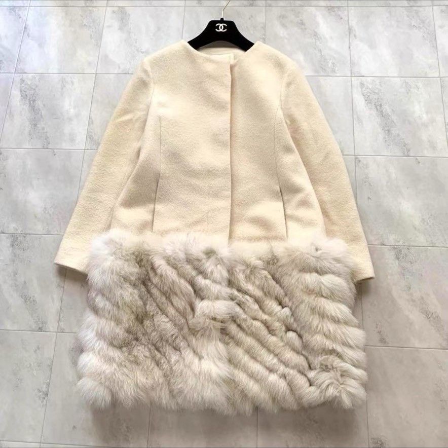 Chanel Chanel White Wool Coat Raccoon Fur Hem Size S / US 4 / IT 40 - 2 Thumbnail