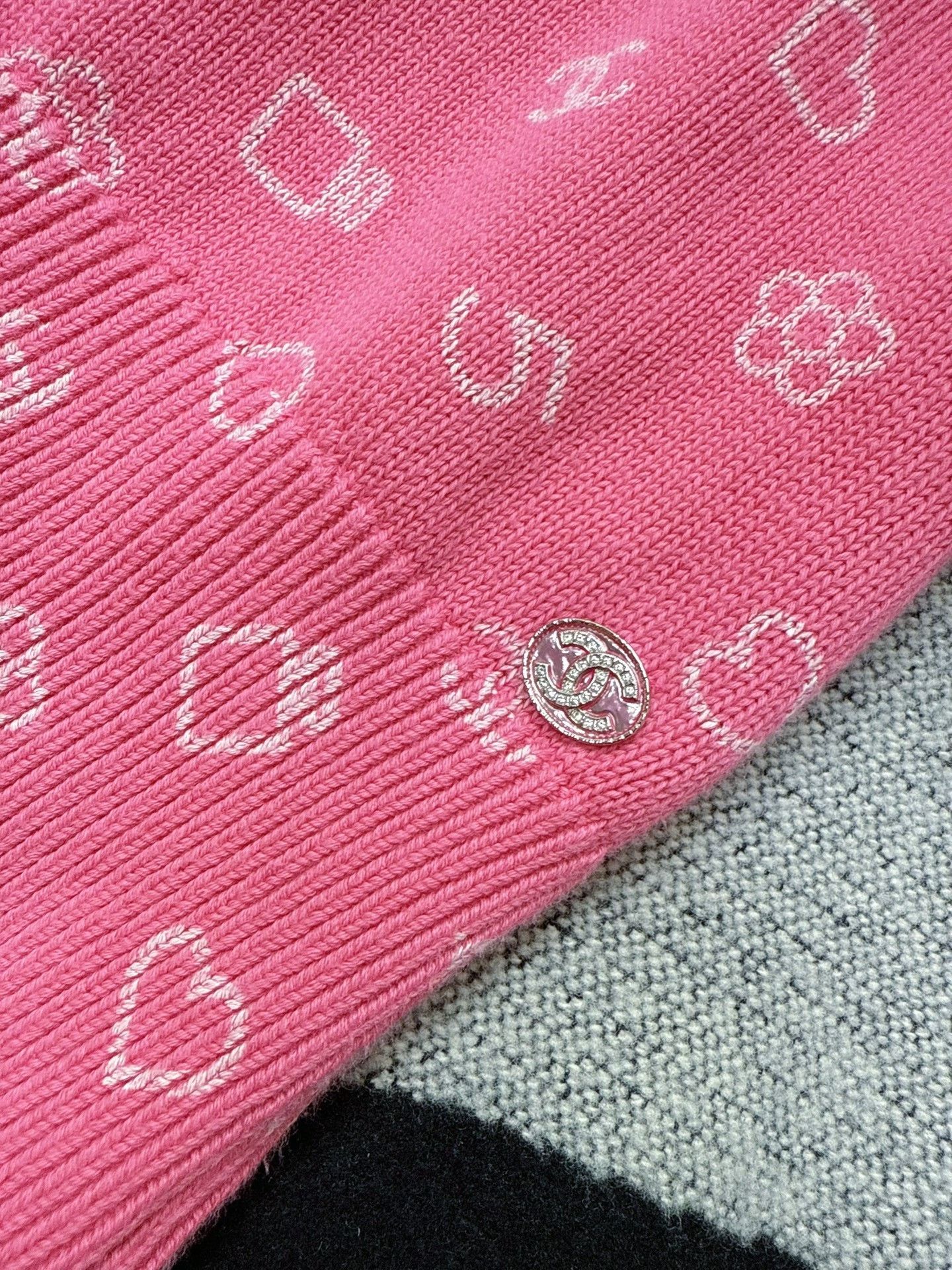 Chanel Chanel 23C Pink White Embroidered Knit Vest Size XS / US 0-2 / IT 36-38 - 3 Thumbnail