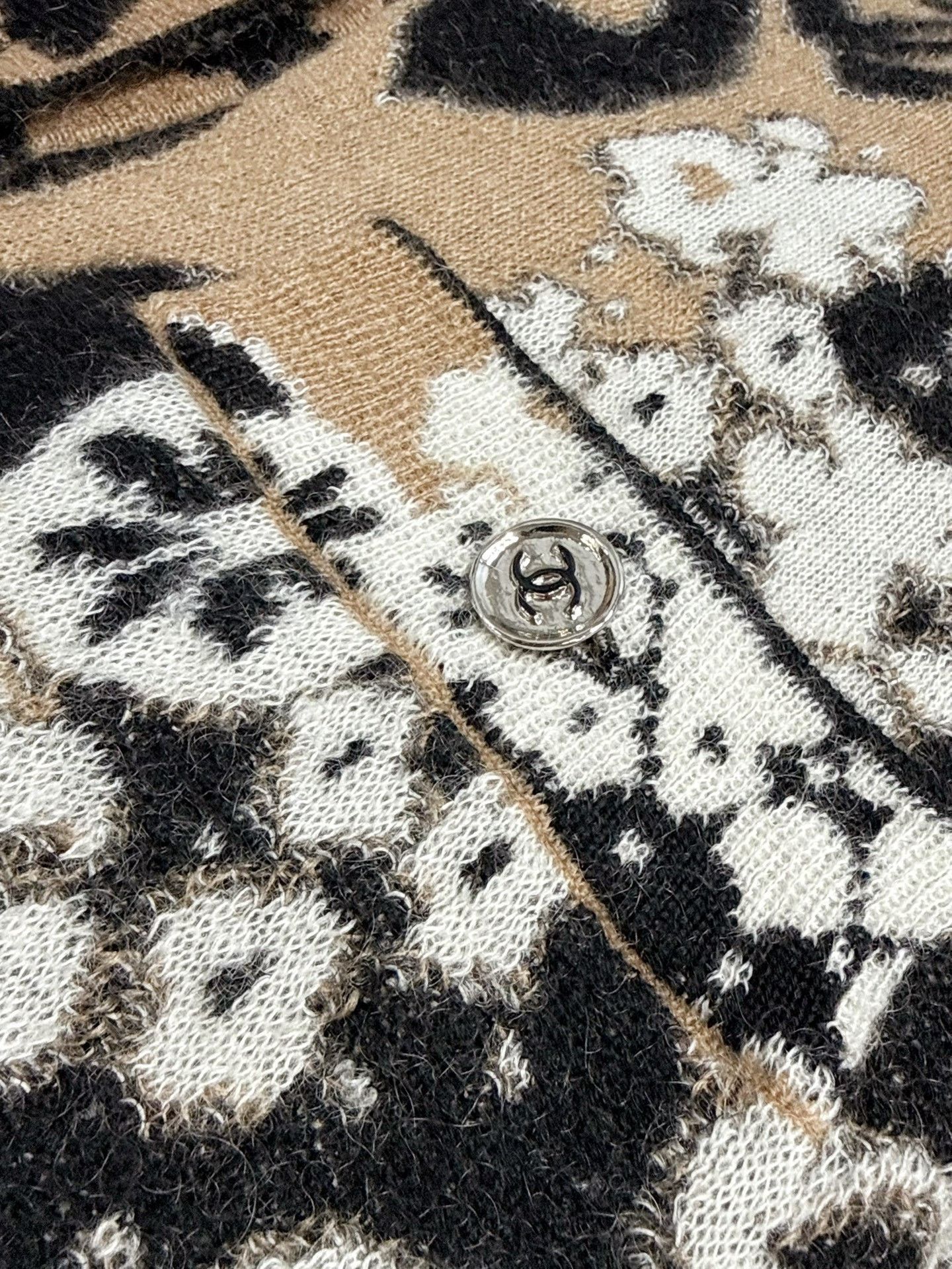 Chanel Chanel 23A Leopard Camellia Knit Cardigan Size S / US 4 / IT 40 - 5 Thumbnail