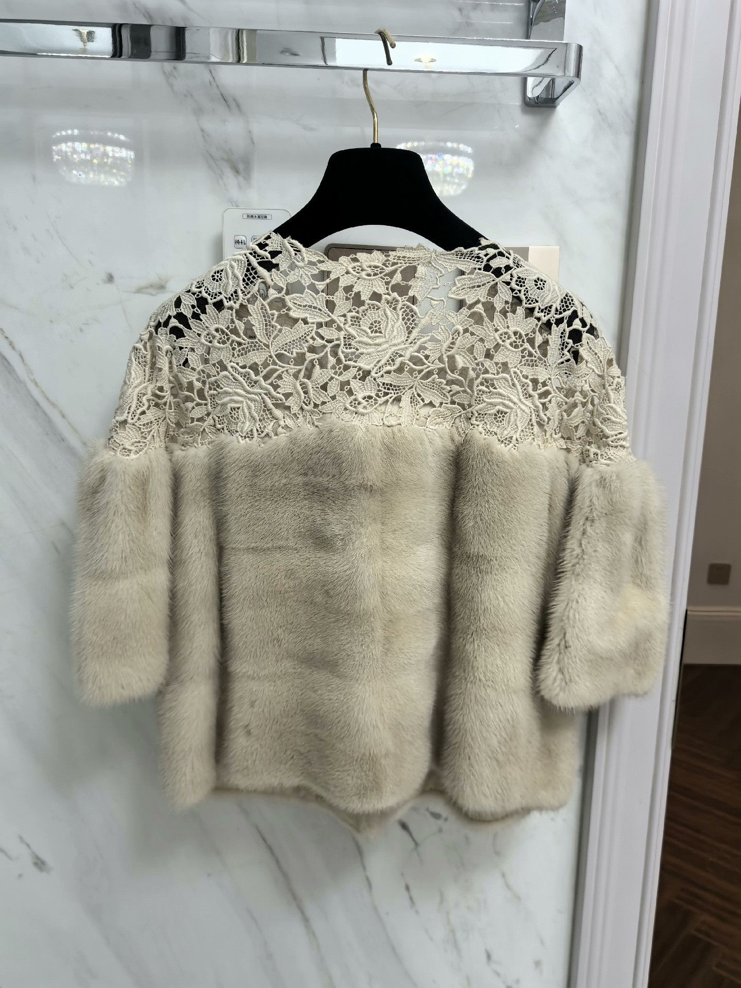 Valentino Valentino Cream Fur with Lace Detailing Size M / US 6-8 / IT 42-44 - 2 Thumbnail