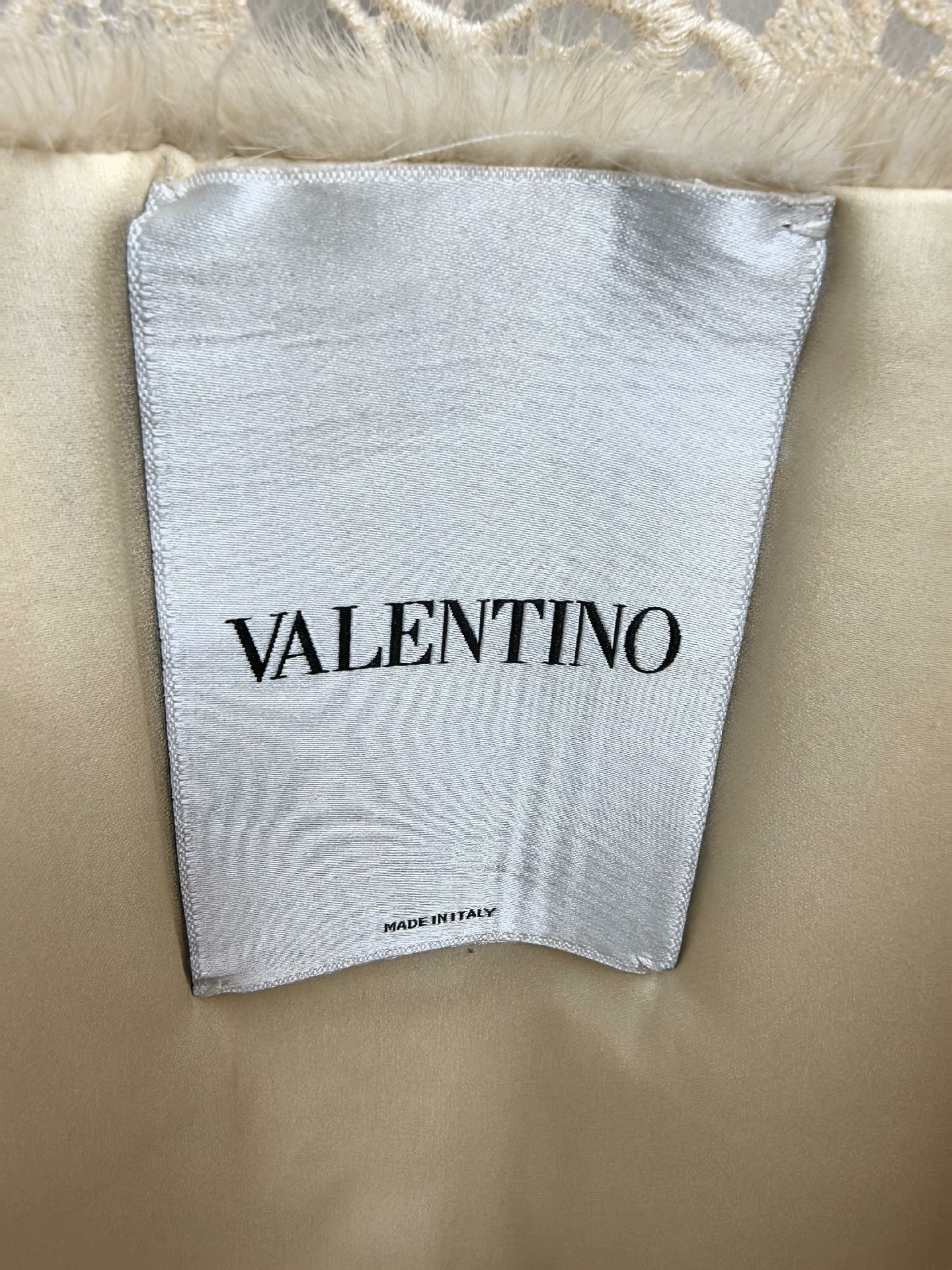 Valentino Valentino Cream Fur with Lace Detailing Size M / US 6-8 / IT 42-44 - 3 Thumbnail