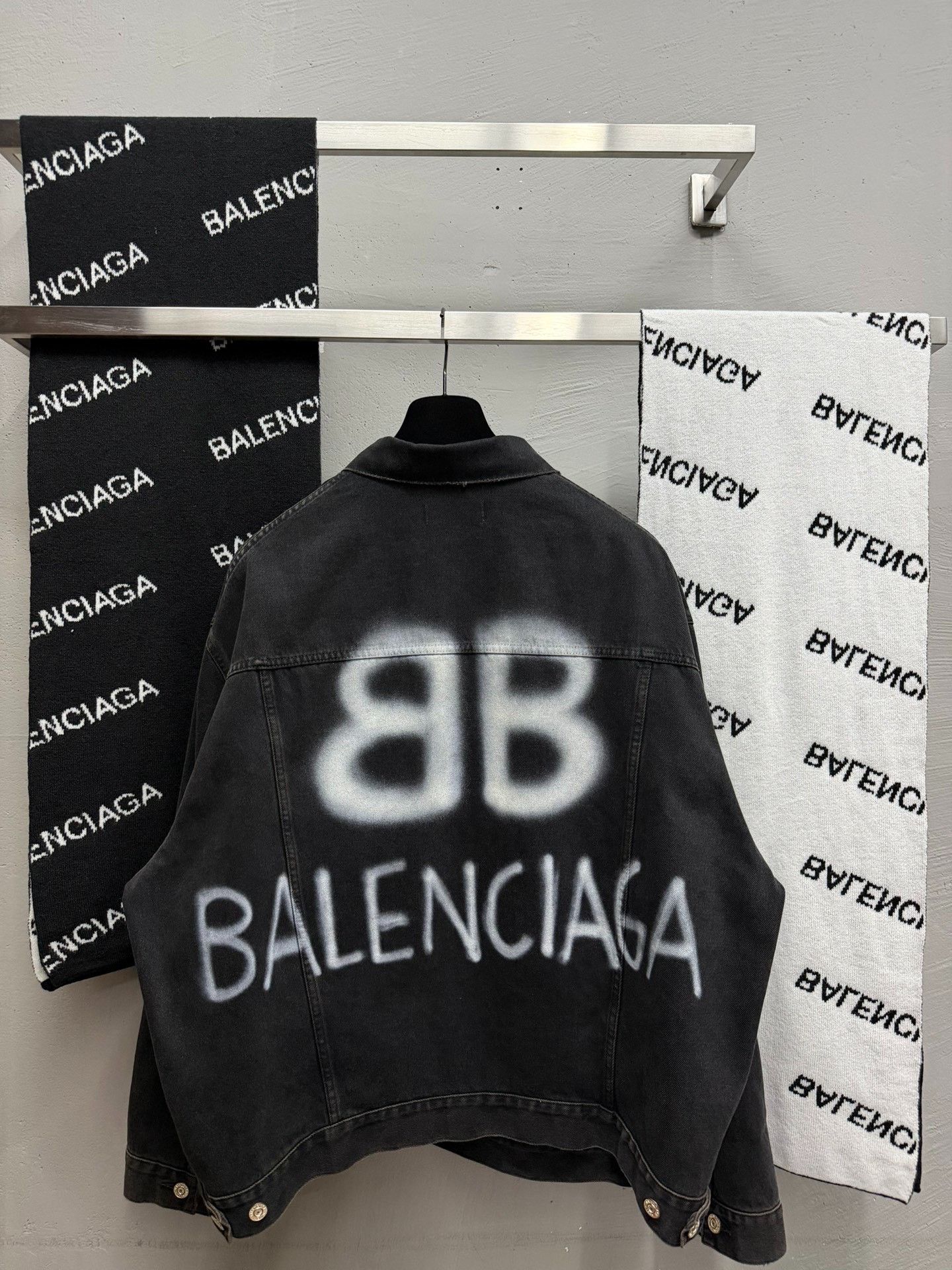 Balenciaga Balenciaga BB Splatter Distressed Denim Jacket Size US S / EU 44-46 / 1 - 3 Thumbnail