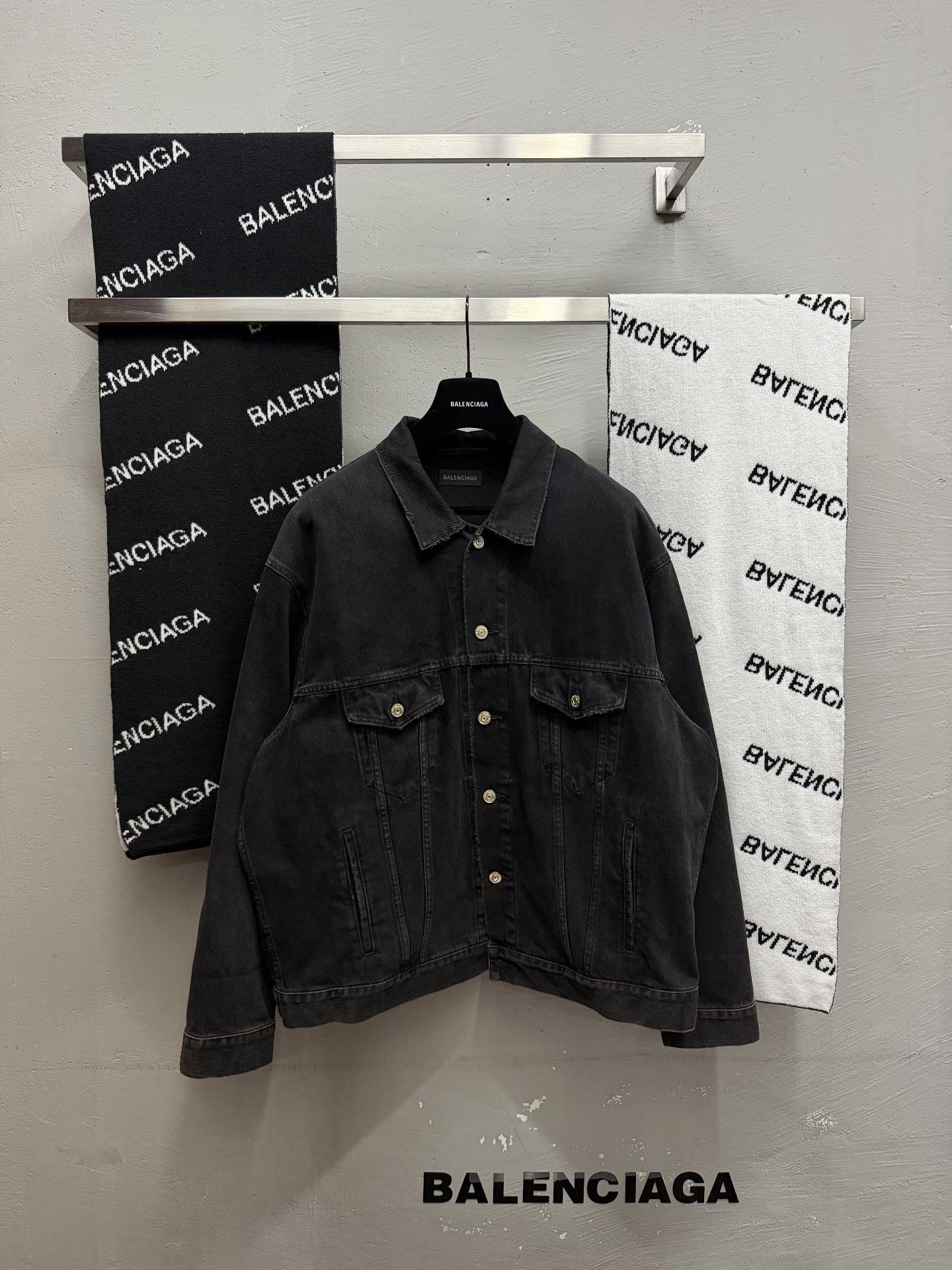 Balenciaga Balenciaga BB Splatter Distressed Denim Jacket Size US S / EU 44-46 / 1 - 2 Thumbnail