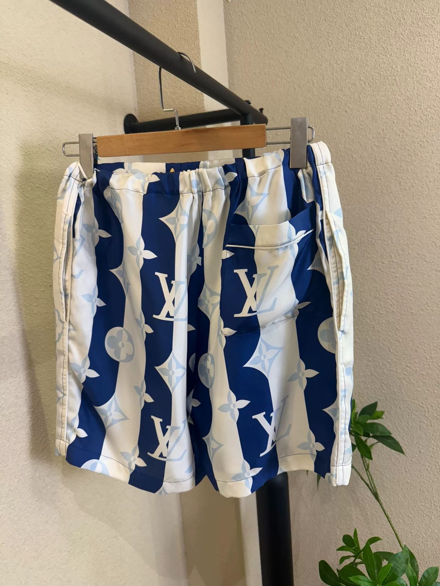 Louis Vuitton Louis Vuitton Blue White Monogram Silk Shorts Size US 38 / EU 54 - 2 Thumbnail