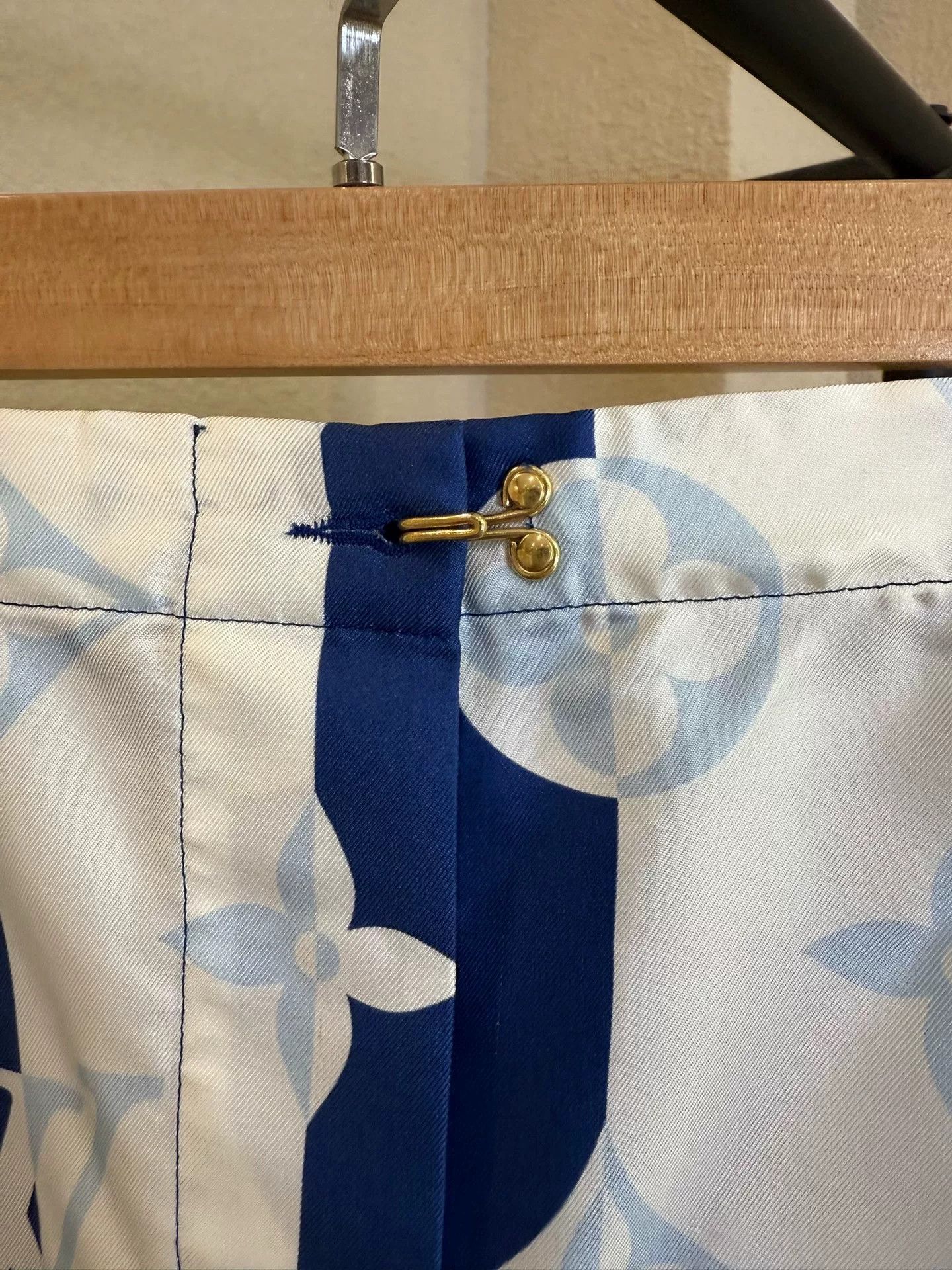 Louis Vuitton Louis Vuitton Blue White Monogram Silk Shorts Size US 38 / EU 54 - 4 Thumbnail
