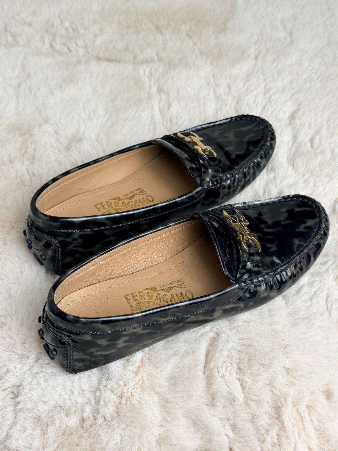 Salvatore Ferragamo Salvatore Ferragamo Patent Gold Lowtop Sneakers us_6 Women Size US 6 / IT 36 - 2 Thumbnail