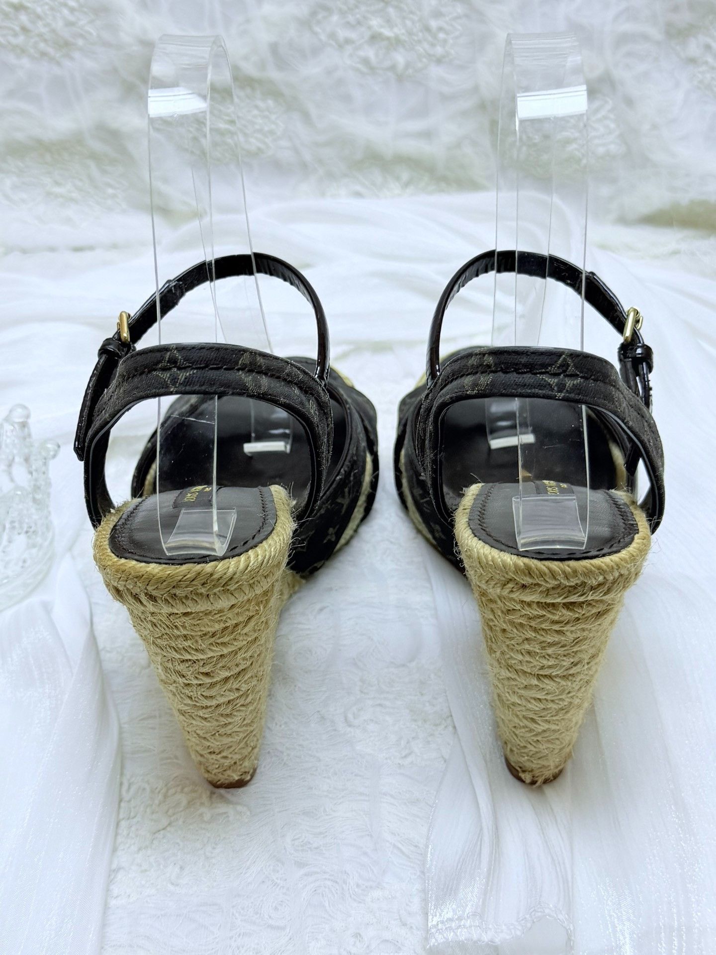 Louis Vuitton Louis Vuitton Black Sandals us_5-5 Women Size US 5.5 / IT 35.5 - 4 Thumbnail