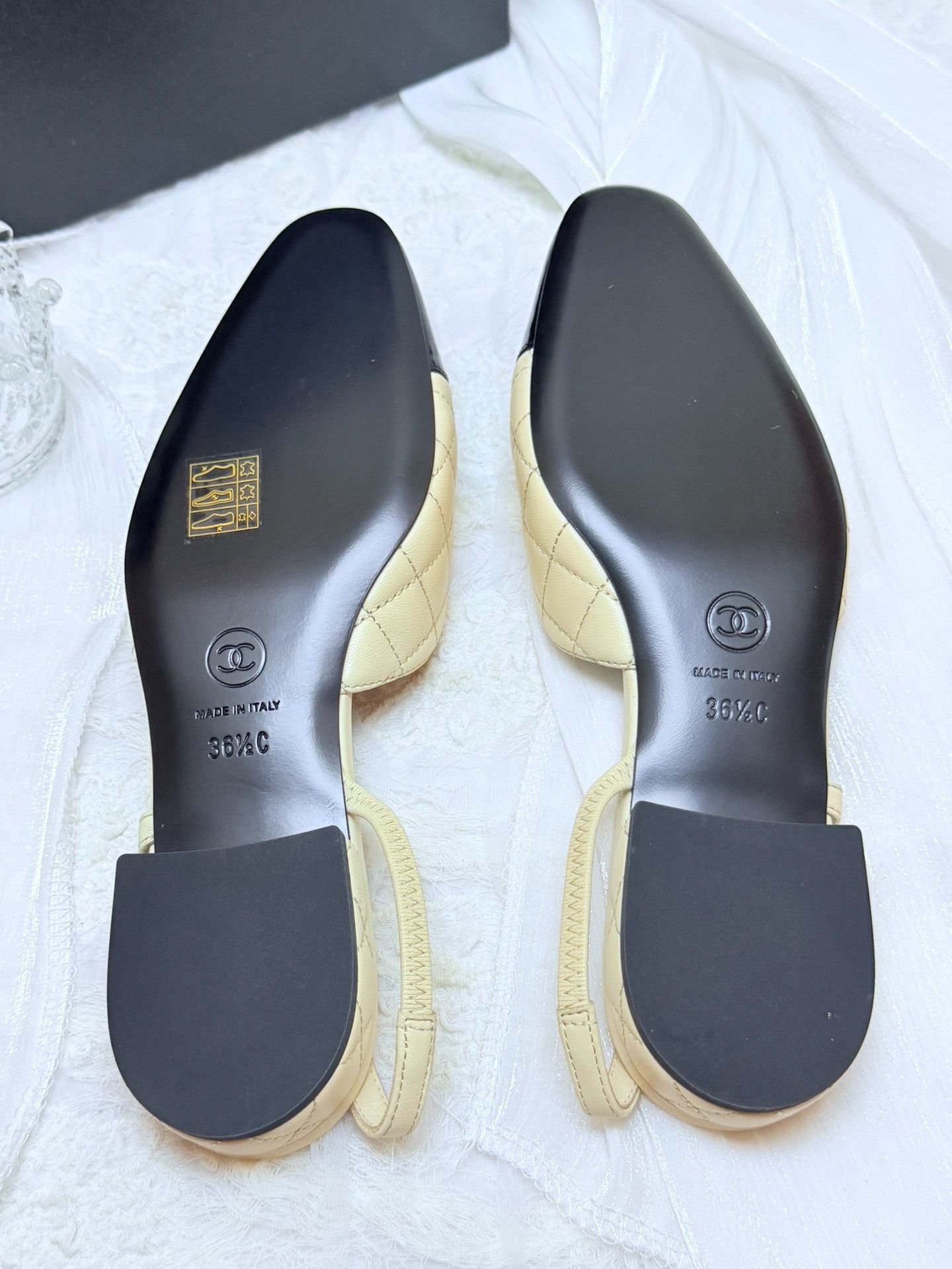Chanel Chanel Leather Plaid Multi Lowtop Sneakers us_6-5 Women Size US 6.5 / IT 36.5 - 6 Thumbnail