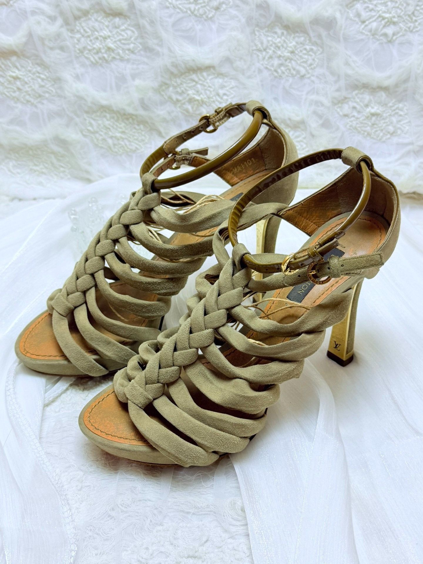 Louis Vuitton Louis Vuitton Suede Brown Sandals us_6 Women Size US 6 / IT 36 - 4 Thumbnail