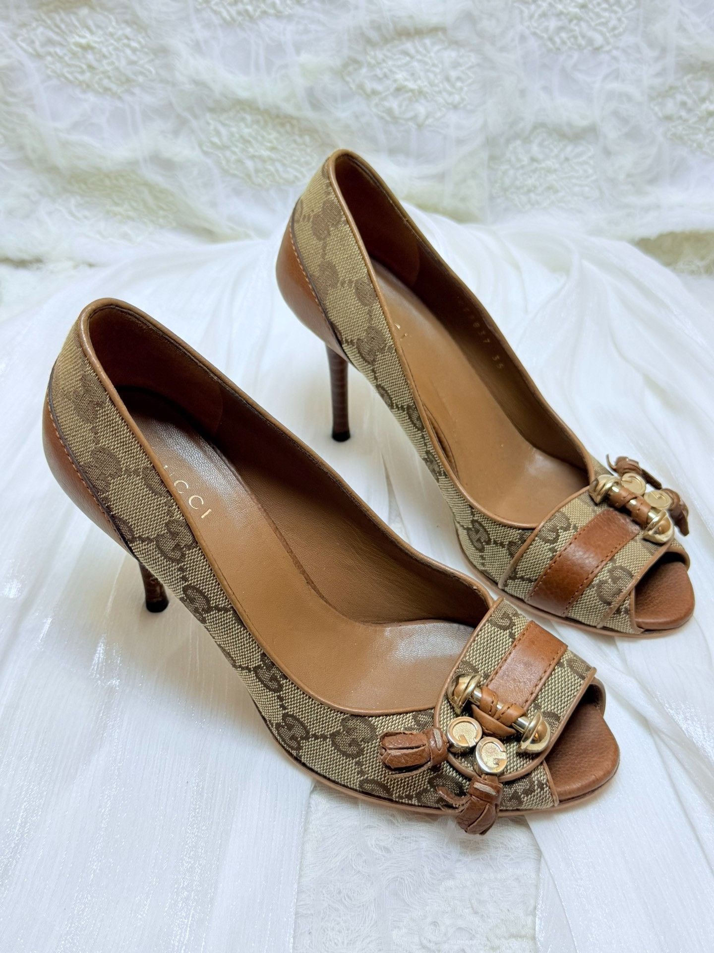 Gucci Gucci Gold Lowtop Sneakers us_5 Women Size US 5 / IT 35 - 2 Thumbnail